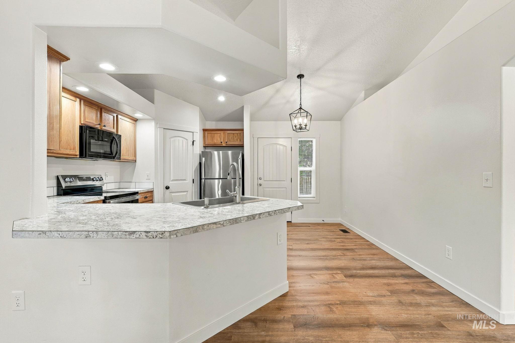 5018 Lathrop Pl Property Photo 9