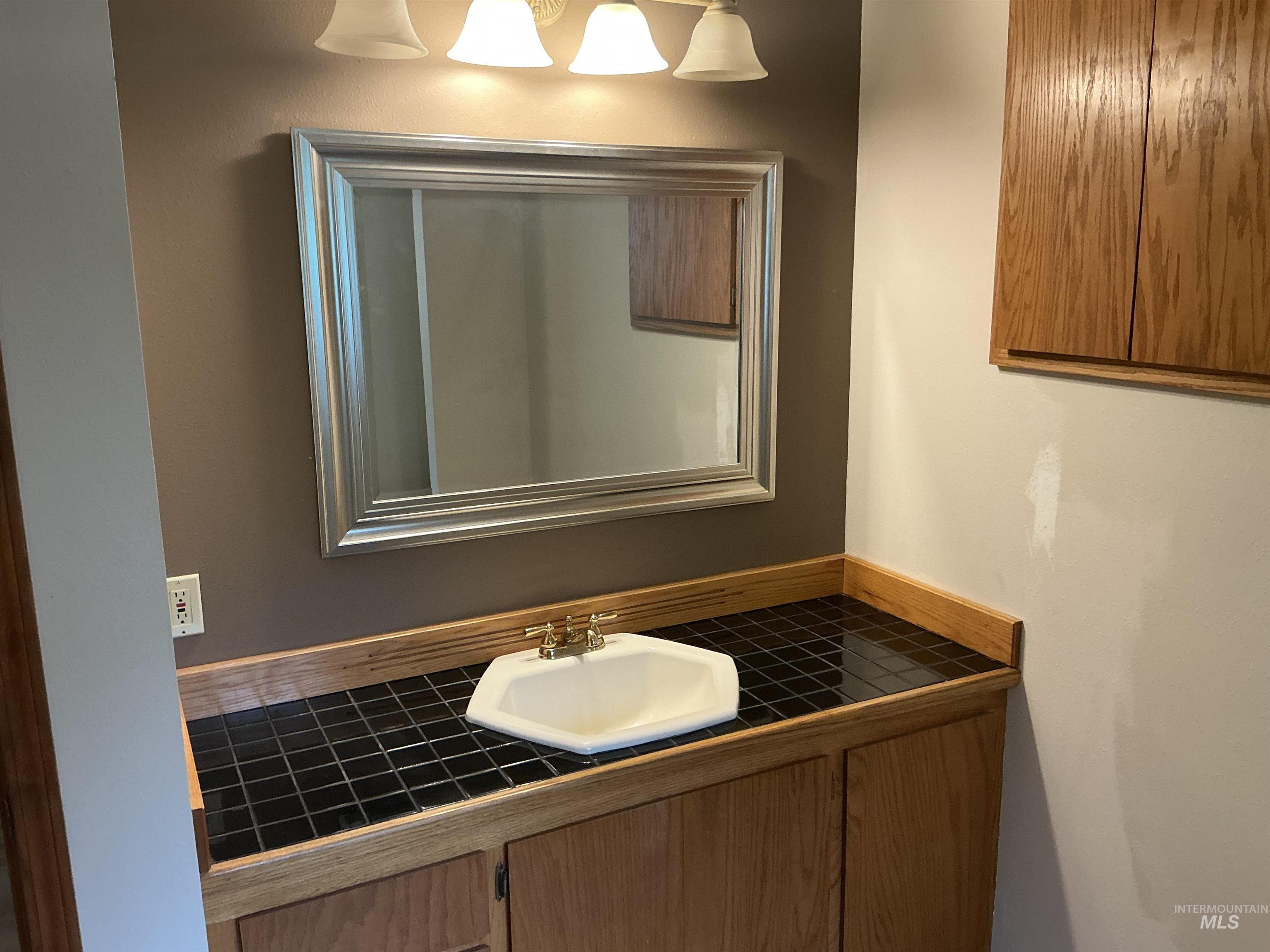 985 E 2450 S 985 E 245 S Property Photo 16