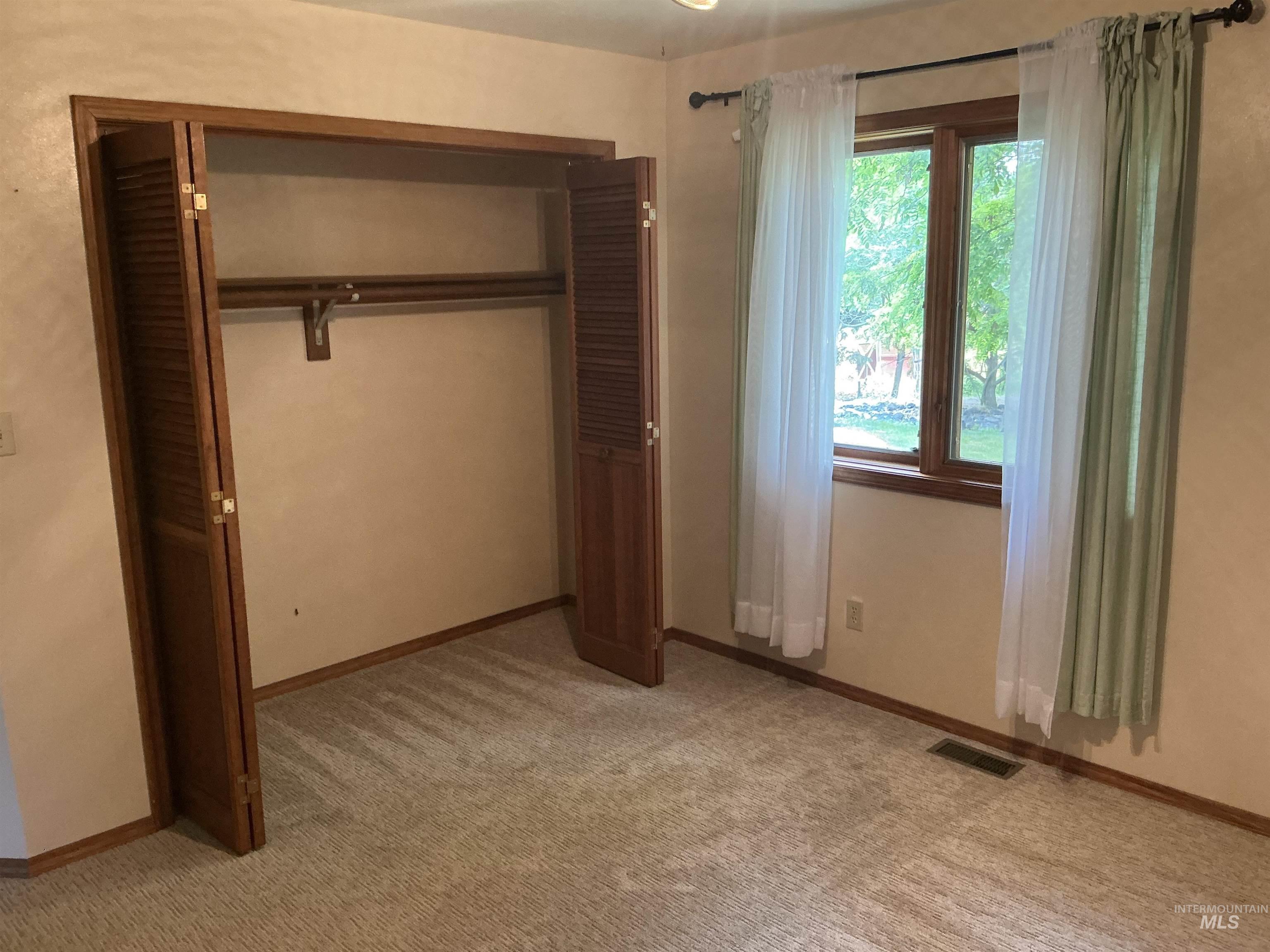 985 E 2450 S 985 E 245 S Property Photo 19