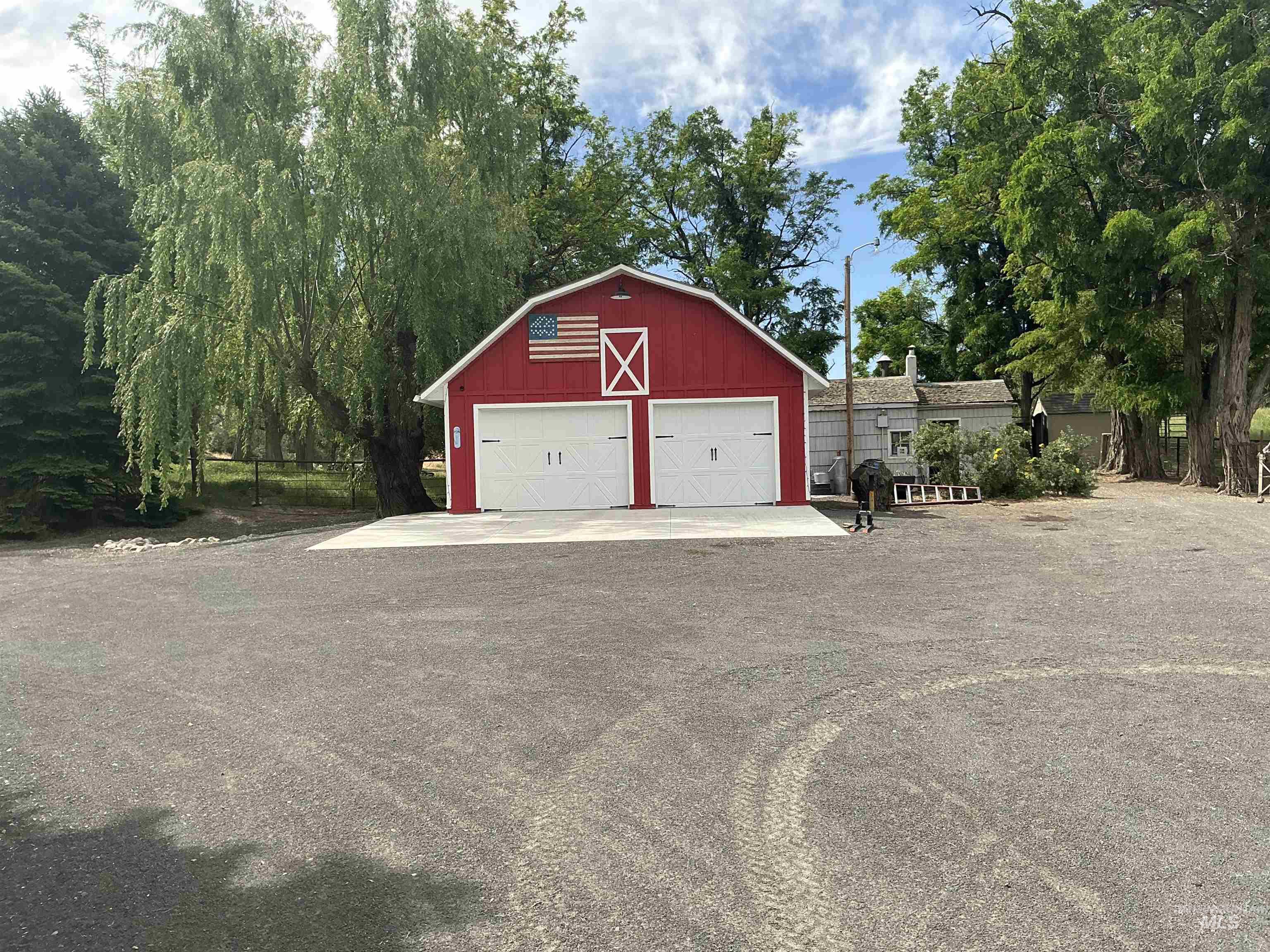 985 E 2450 S 985 E 245 S Property Photo 42