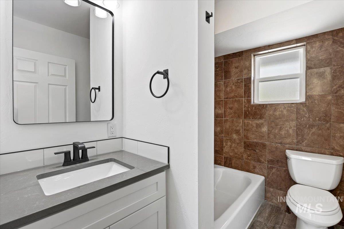 924 Davis St S Property Photo 21