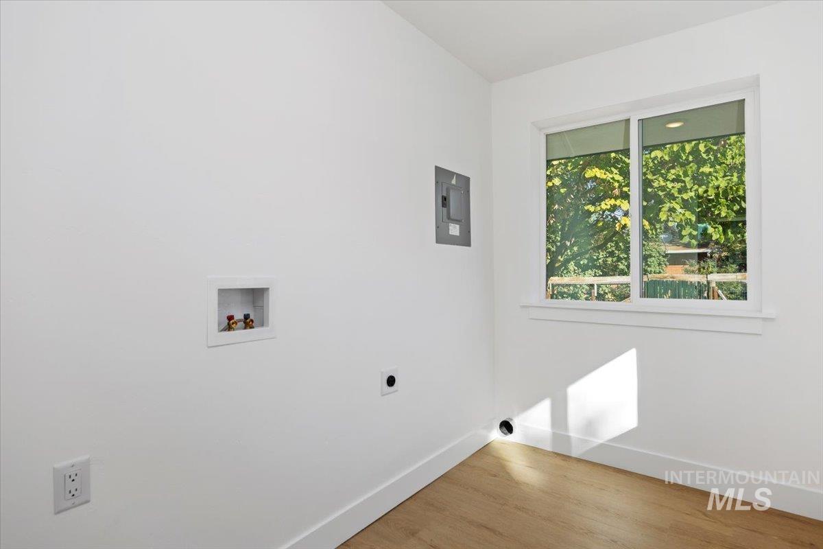924 Davis St S Property Photo 25