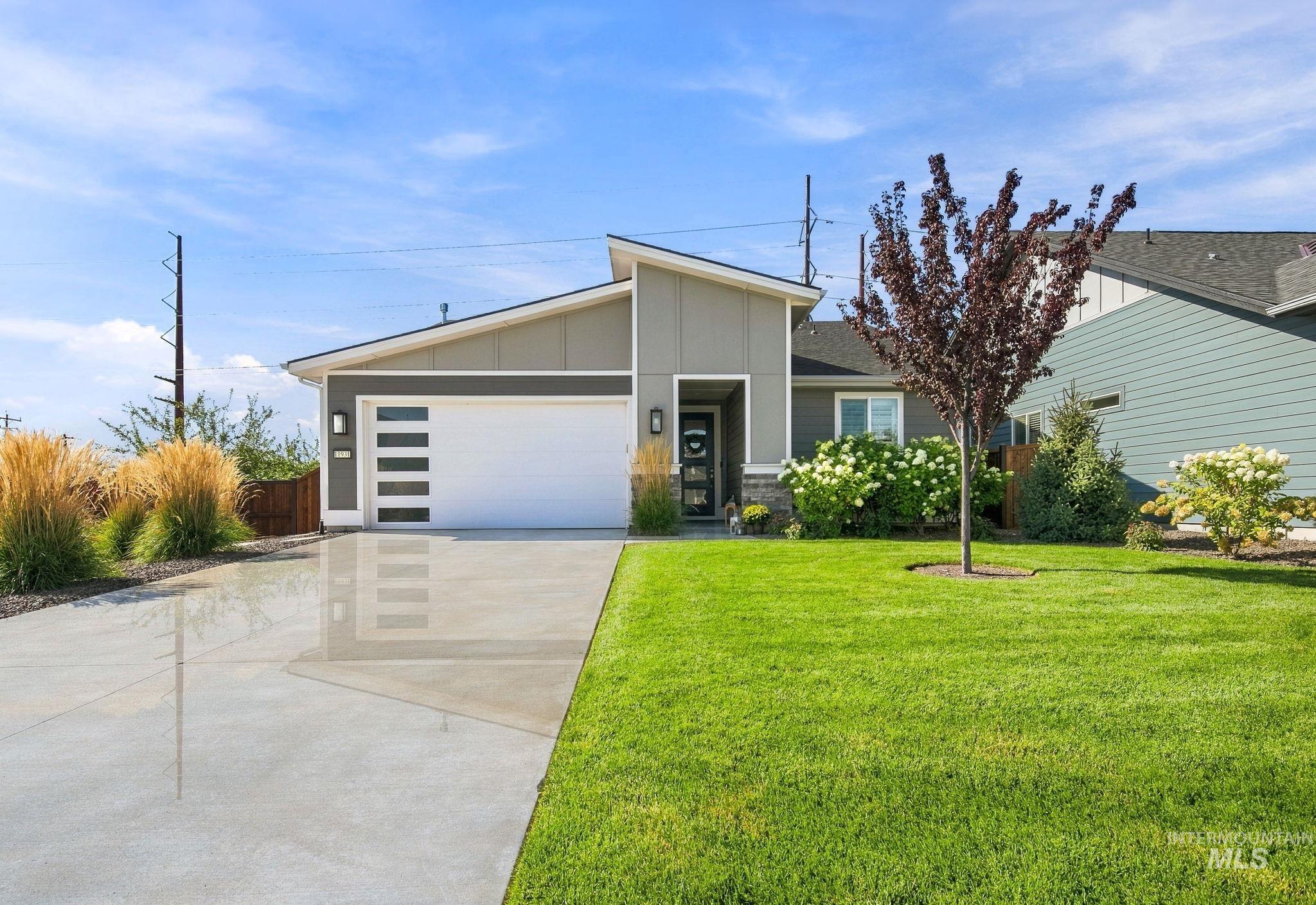 11931 S Glory Ln Property Photo 1