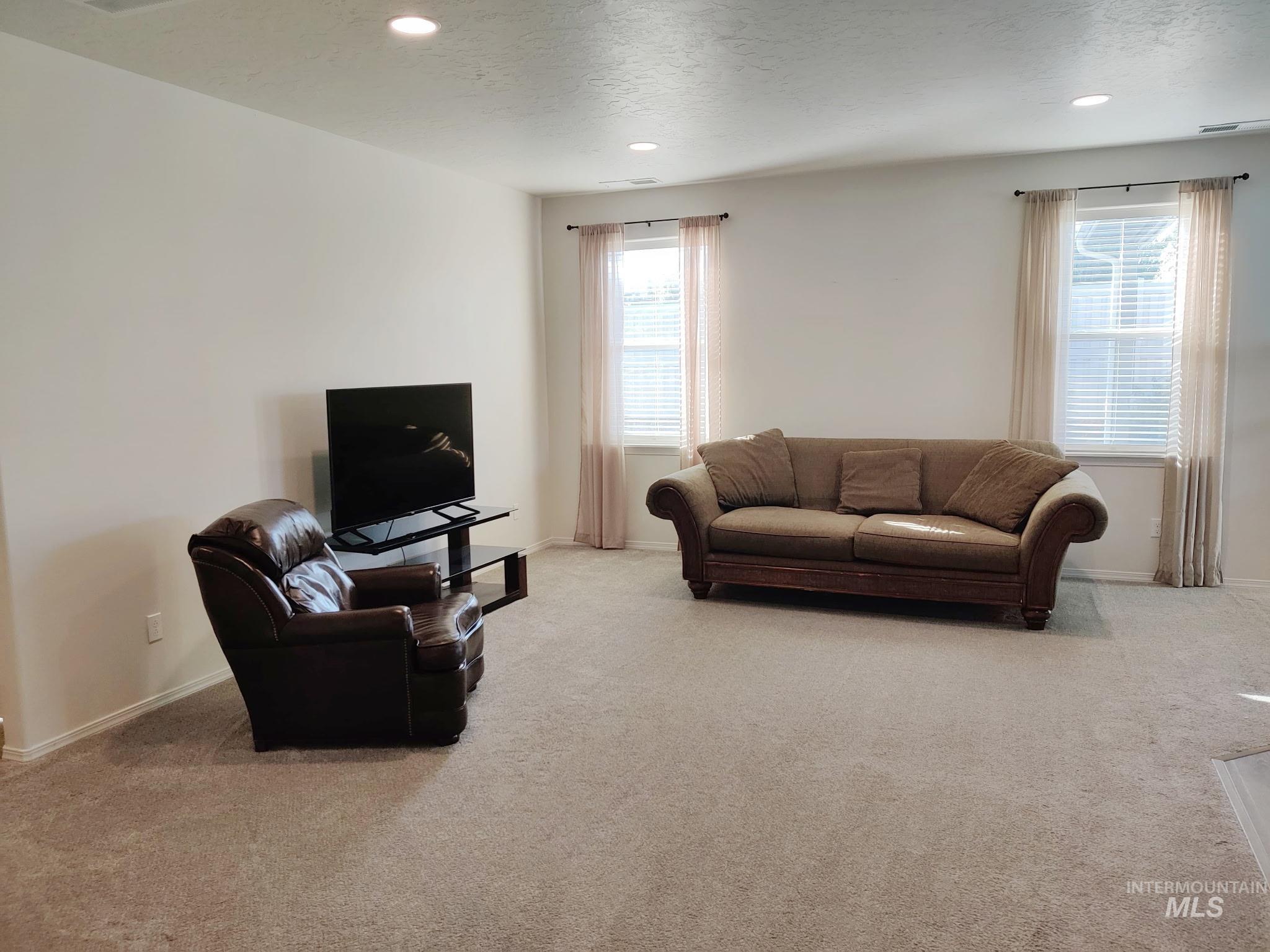 2301 W Skylar St Property Photo 10