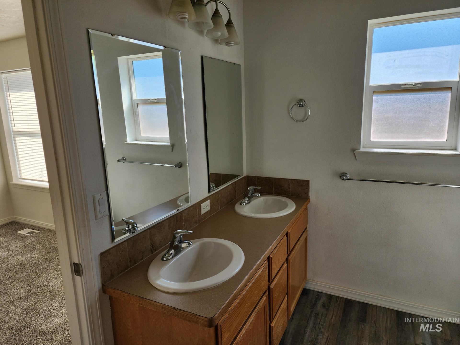 901 W 4th Property Photo 12