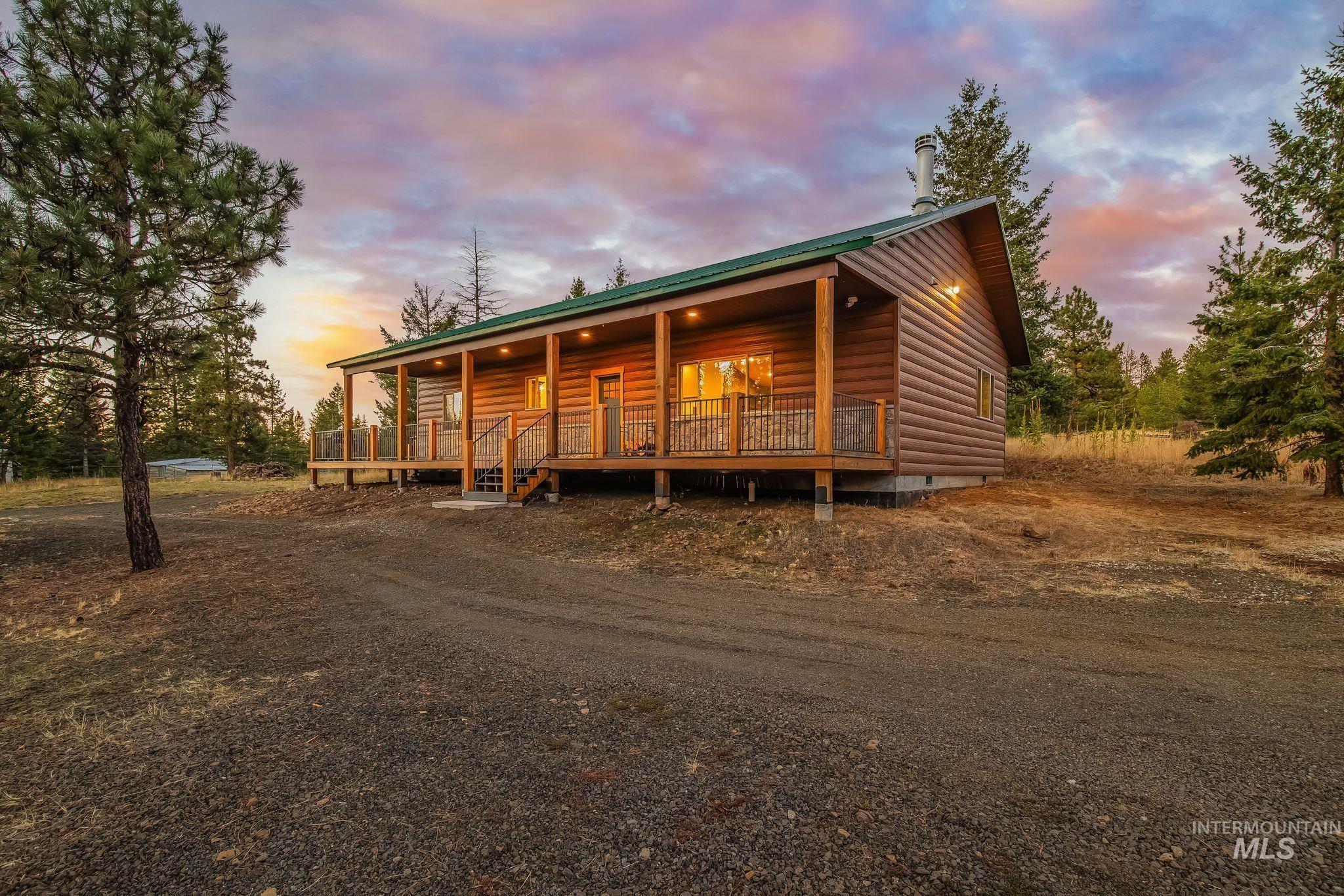 43938 Yellow Pine Avenue Property Photo 1