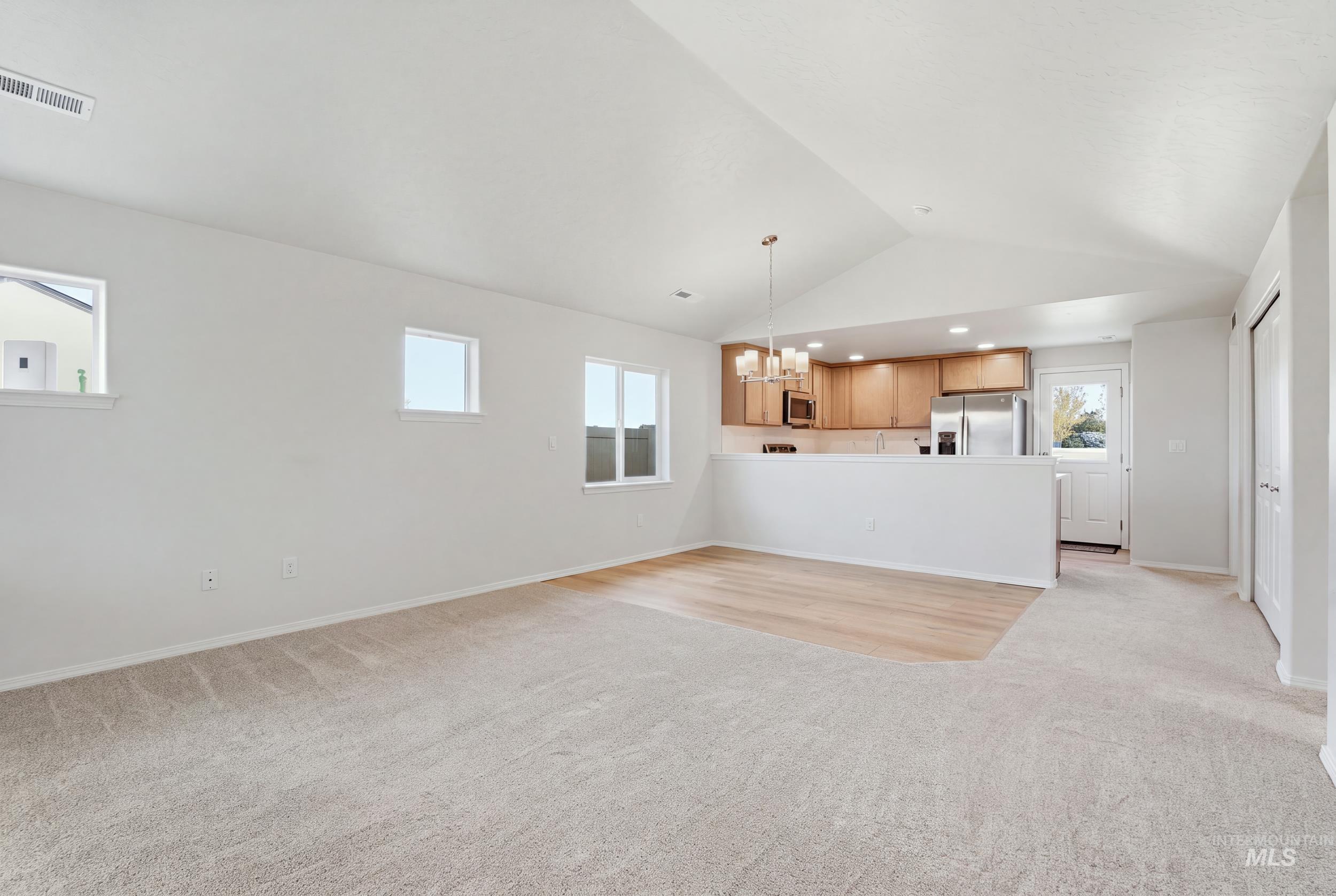 2276 E Cave Falls St Property Photo 6