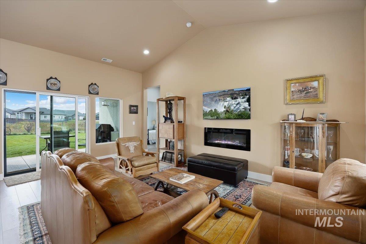 1597 Tule Dr Property Photo 4