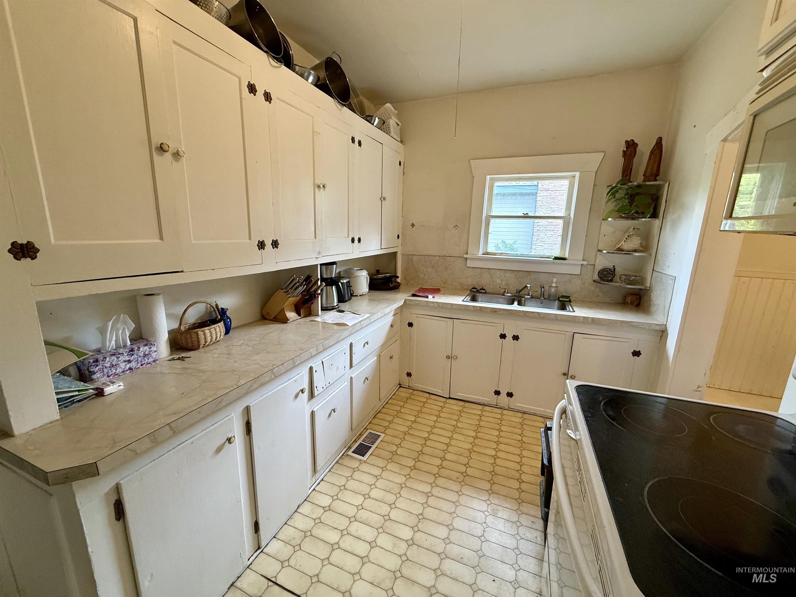6 N Fairview St Property Photo 2
