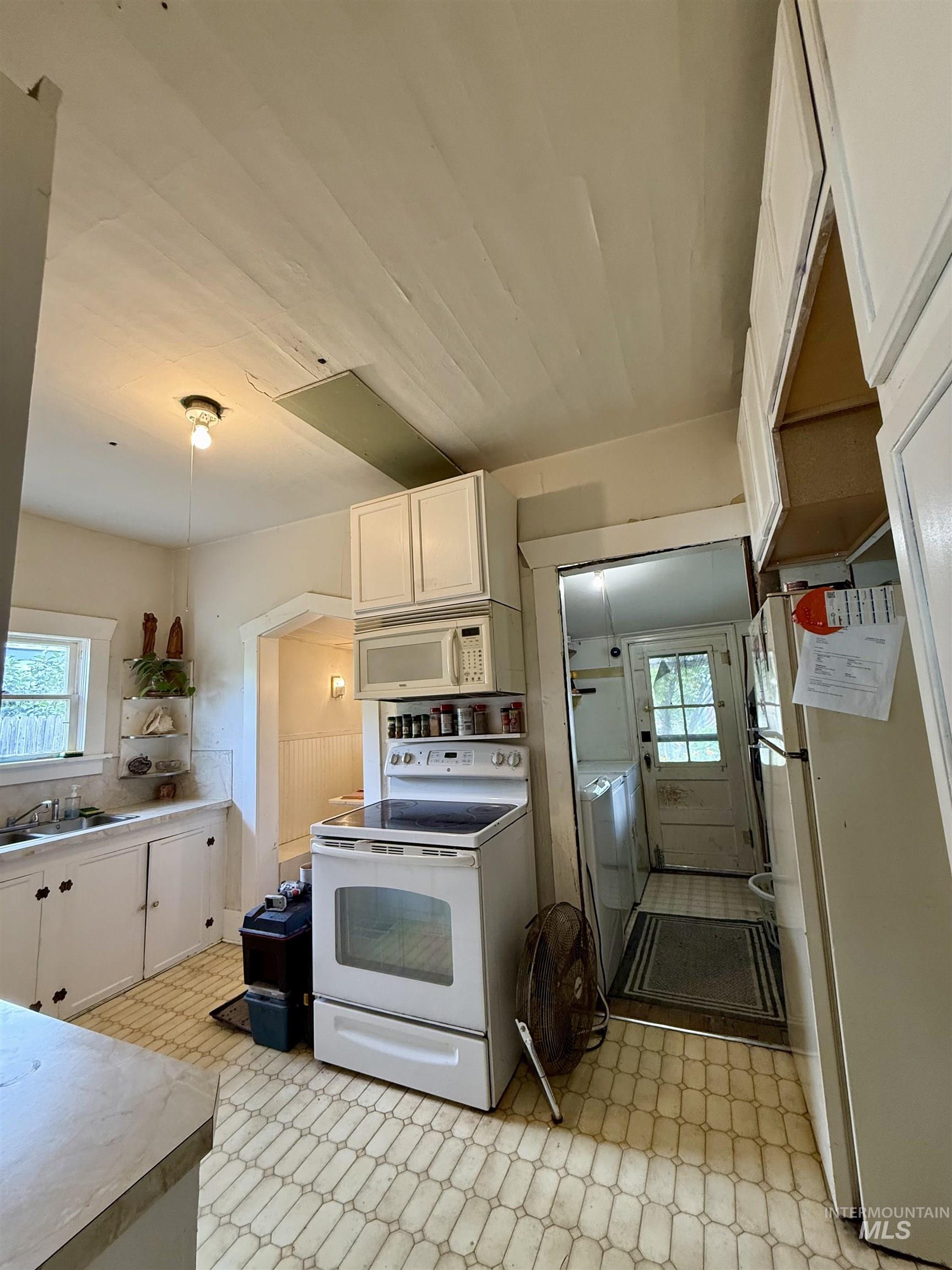 6 N Fairview St Property Photo 5
