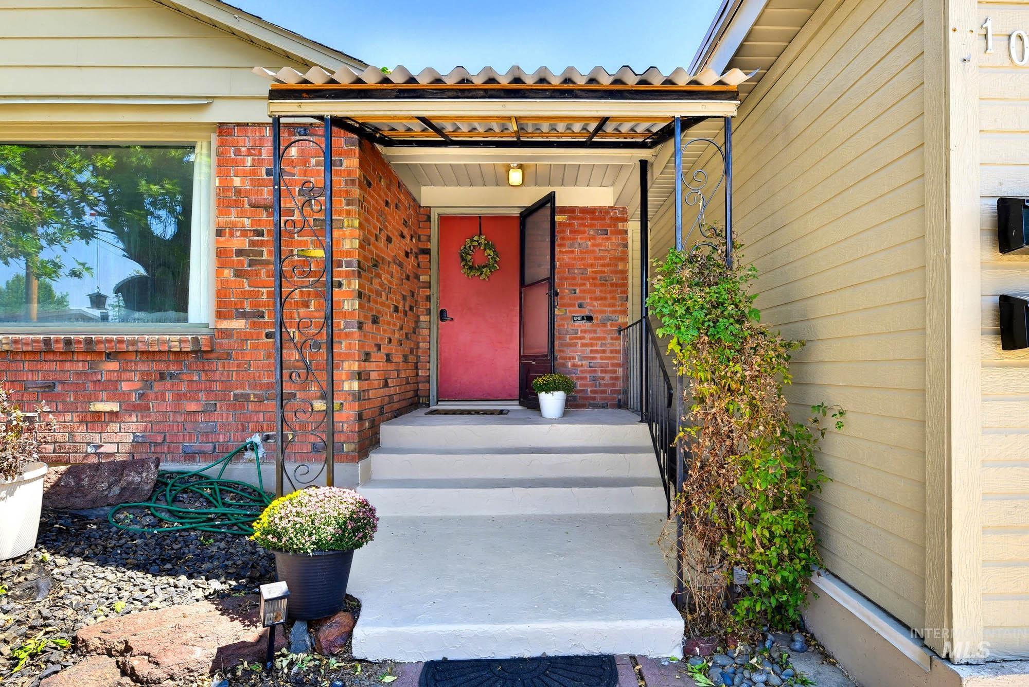 1014 S Stanley Property Photo 5