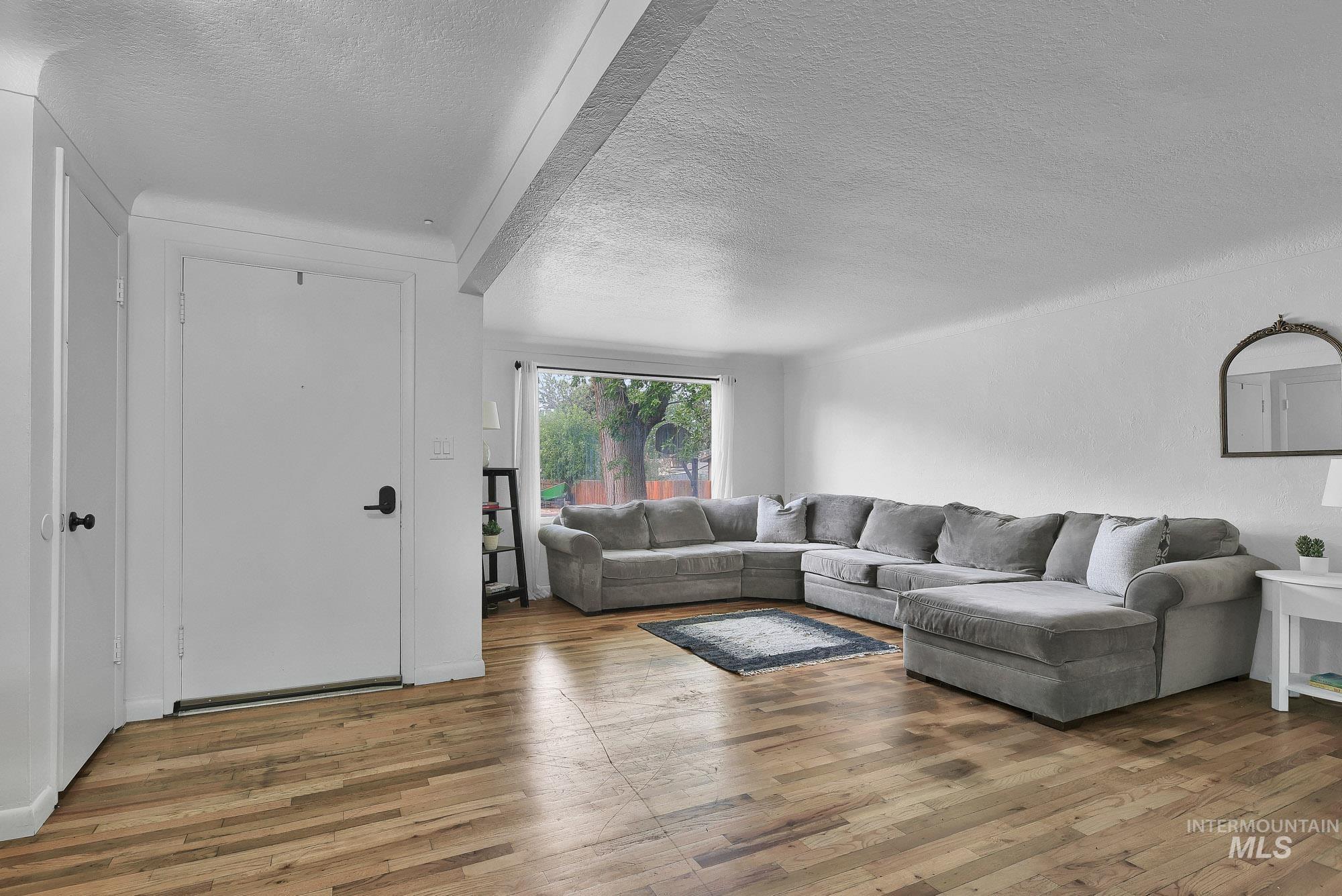 1014 S Stanley Property Photo 6