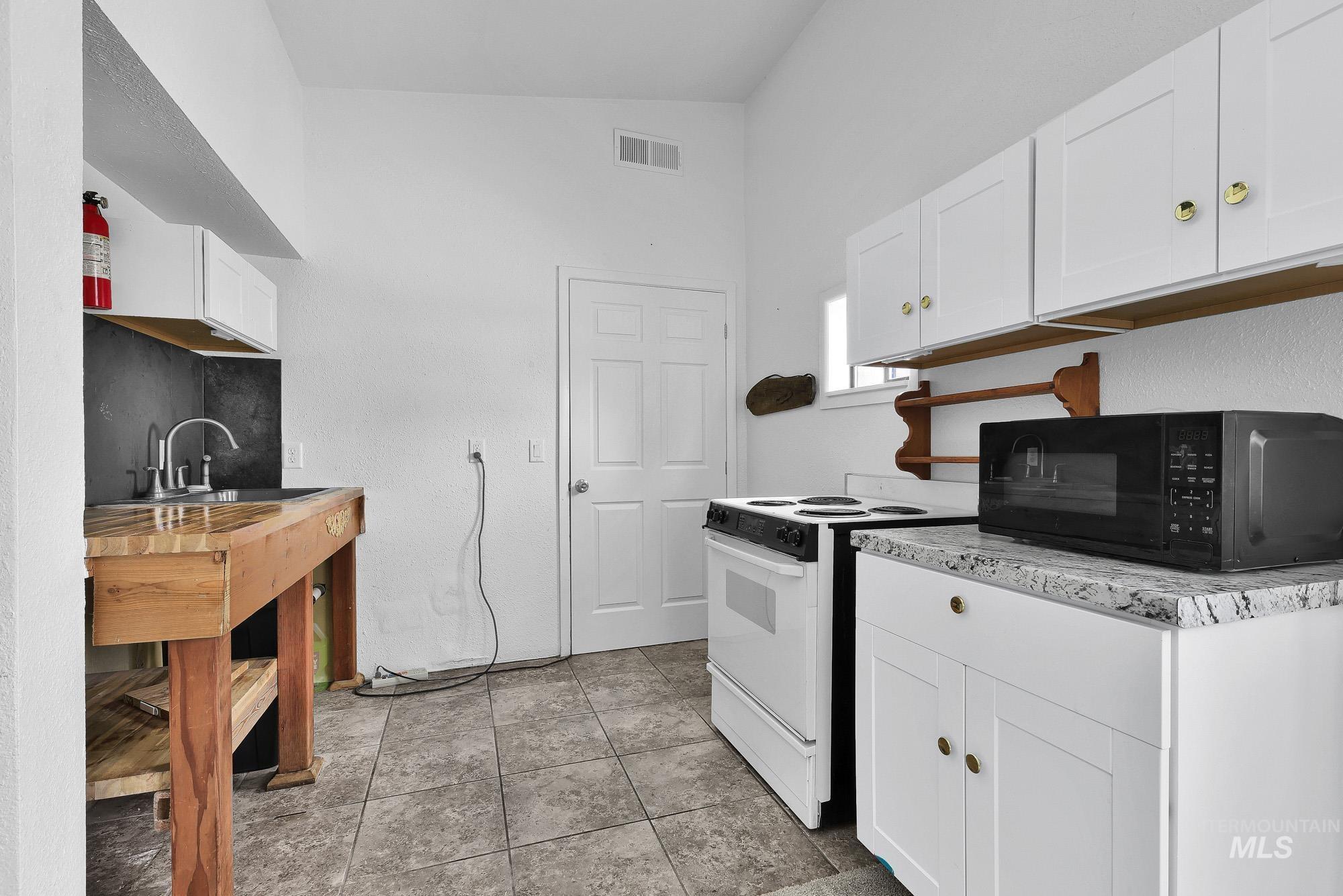 1014 S Stanley Property Photo 38