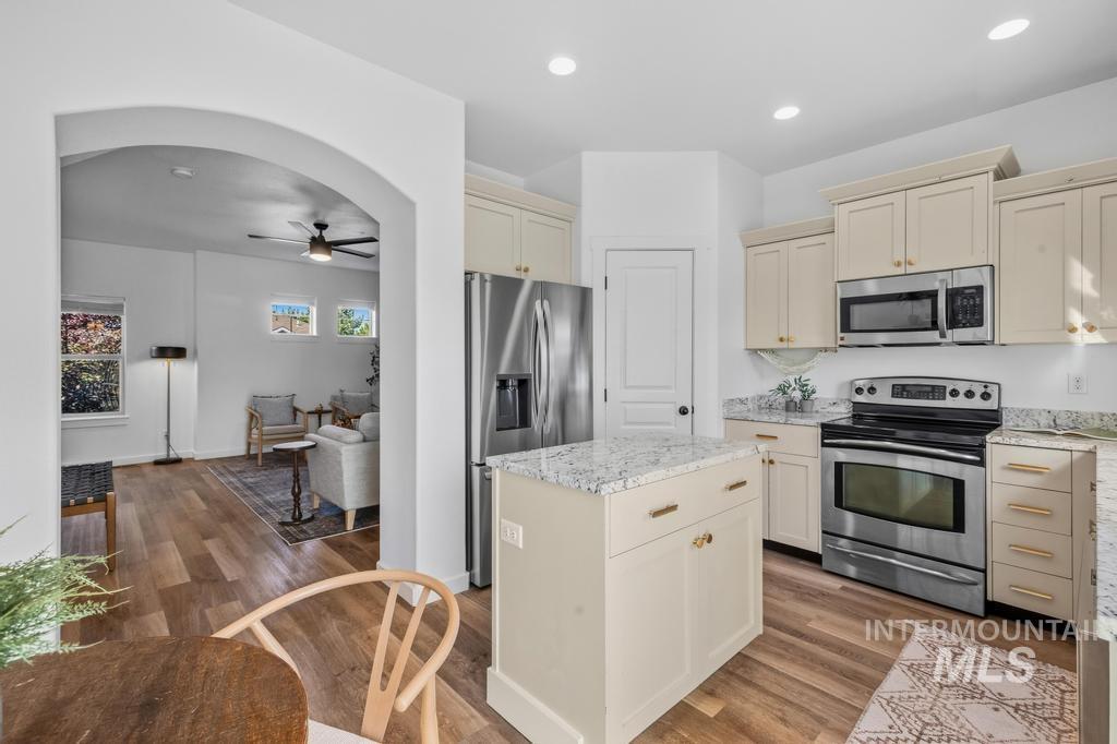 542 S Pine Island Lane Property Photo 14