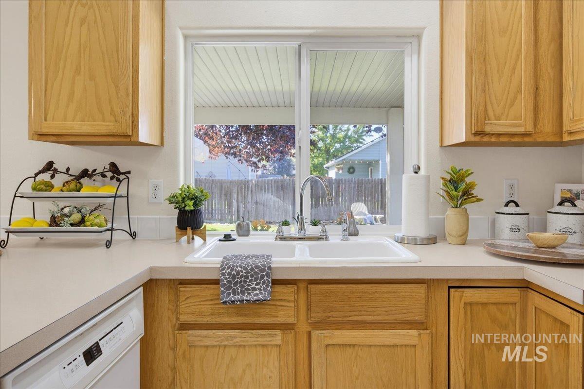 501 W Halverson St Property Photo 9