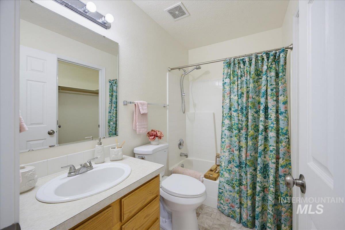 501 W Halverson St Property Photo 17