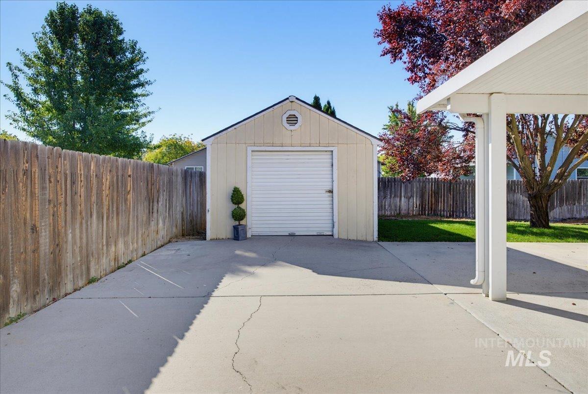 501 W Halverson St Property Photo 24
