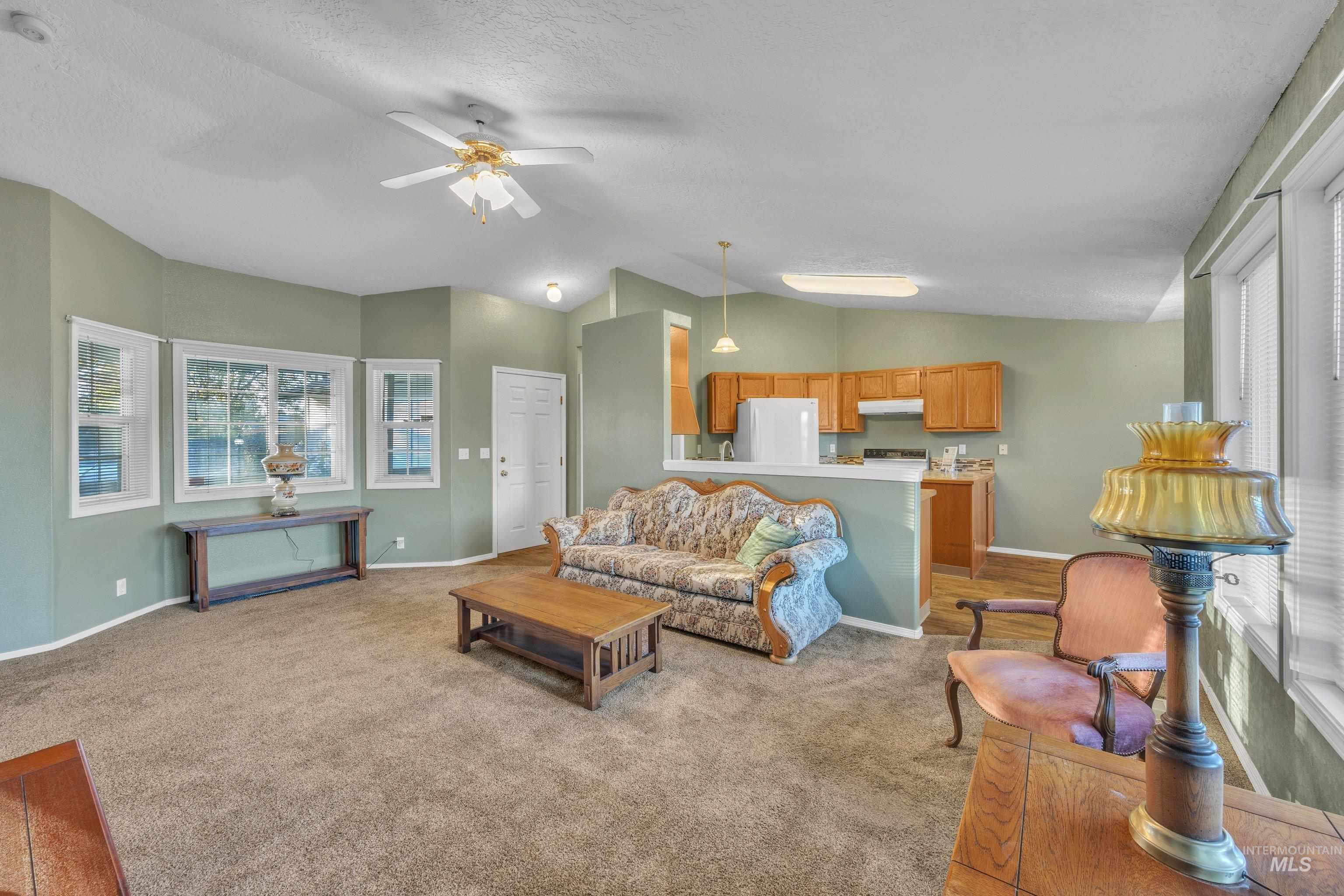 988 N Scrivner Way Property Photo 3