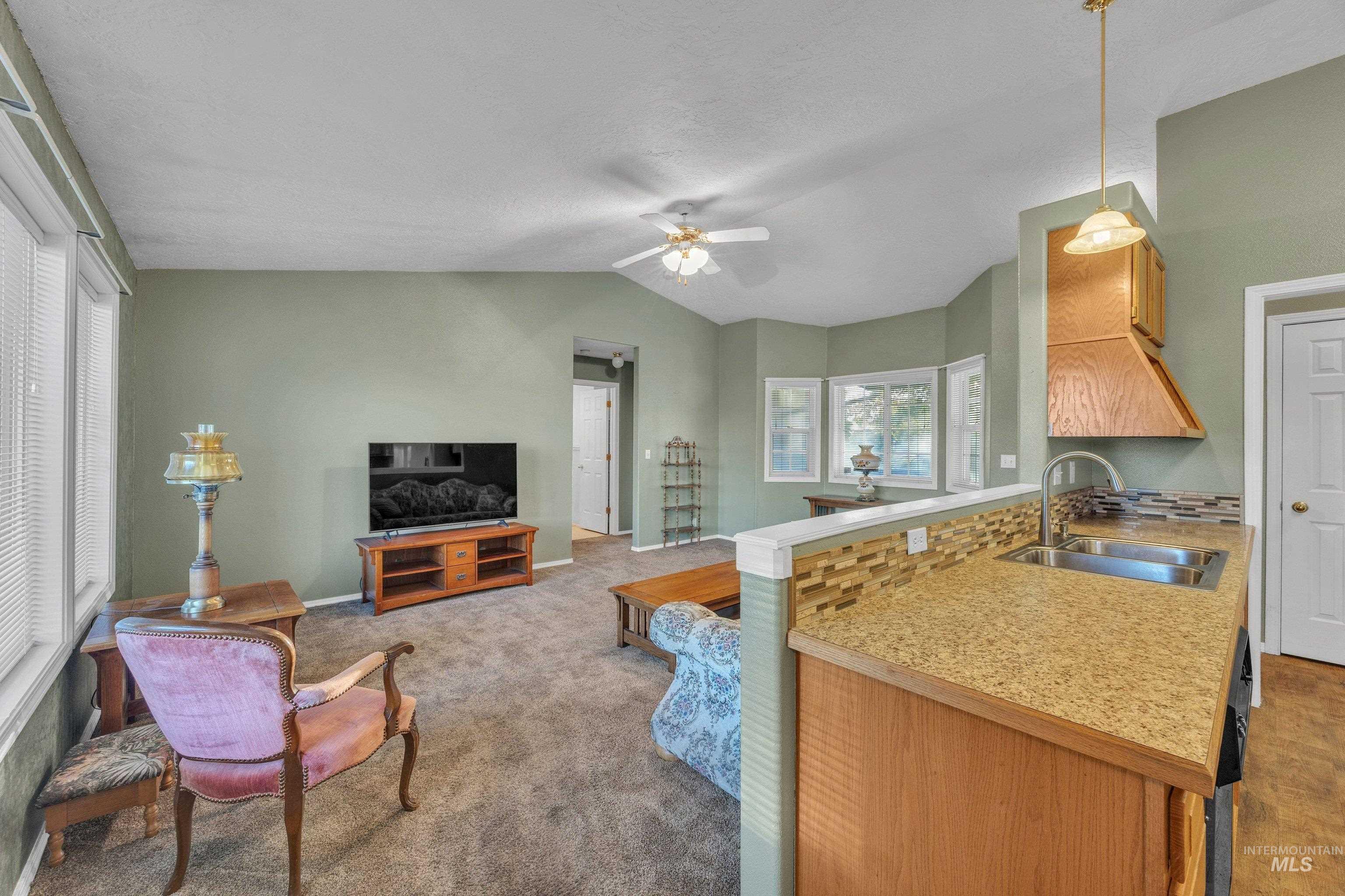 988 N Scrivner Way Property Photo 6