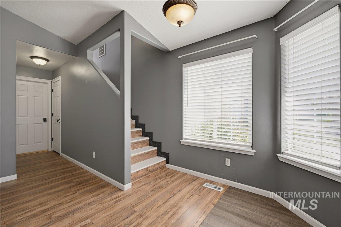 1622 Crest Ave. Property Photo 3