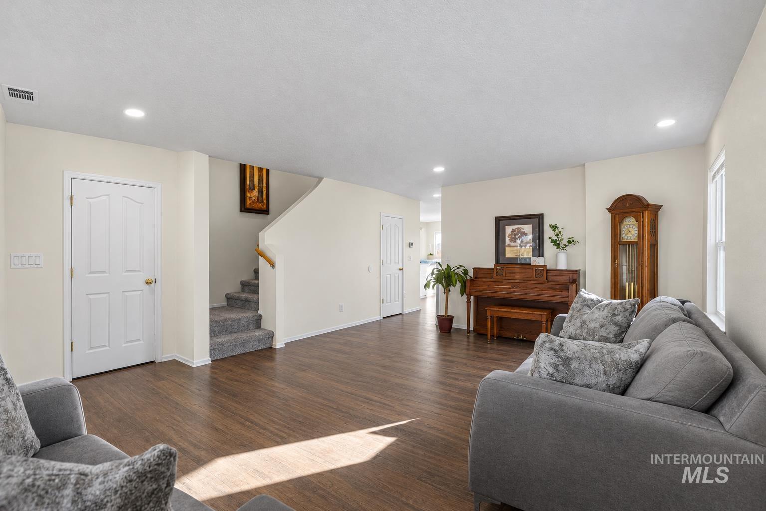 16712 Abram Ave Property Photo 8
