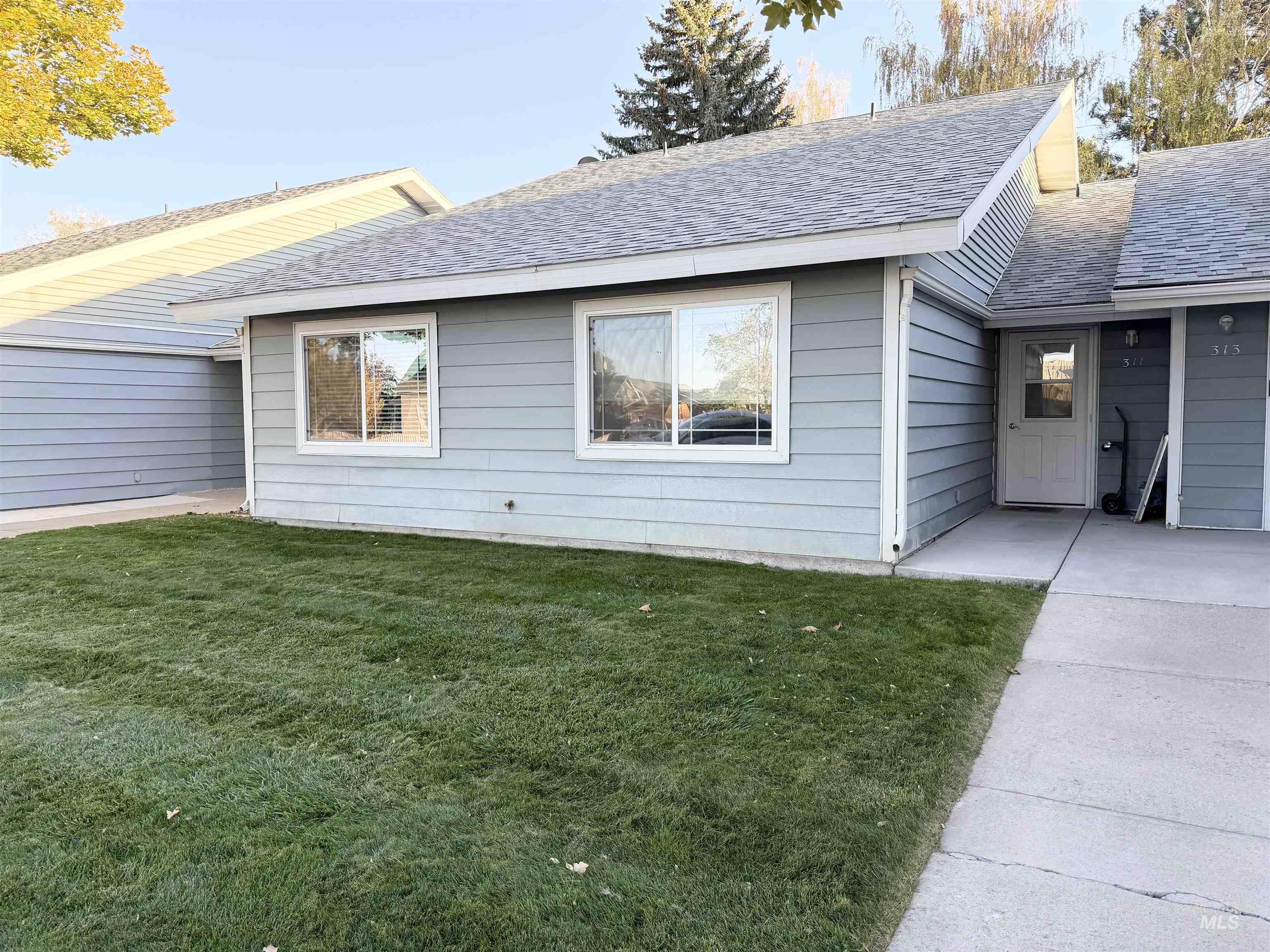 311 6th St Property Photo 1