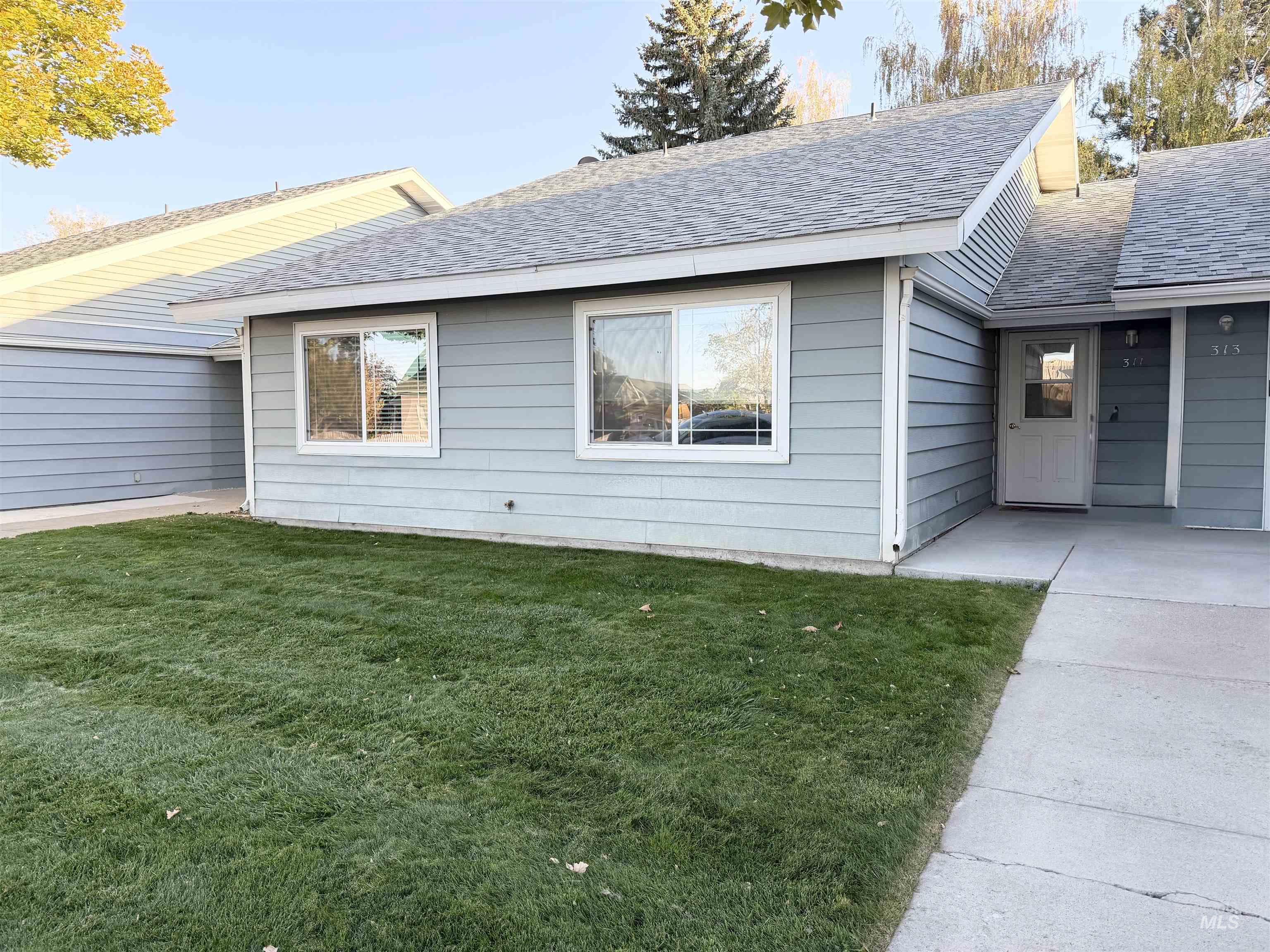 311 6th St Property Photo 1