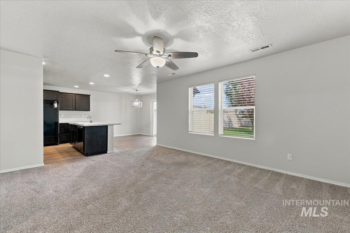 962 W Woodpine St Property Photo 4
