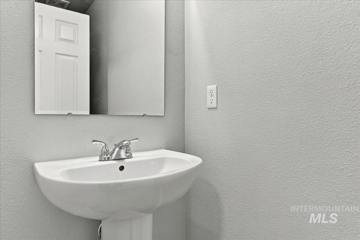 962 W Woodpine St Property Photo 13