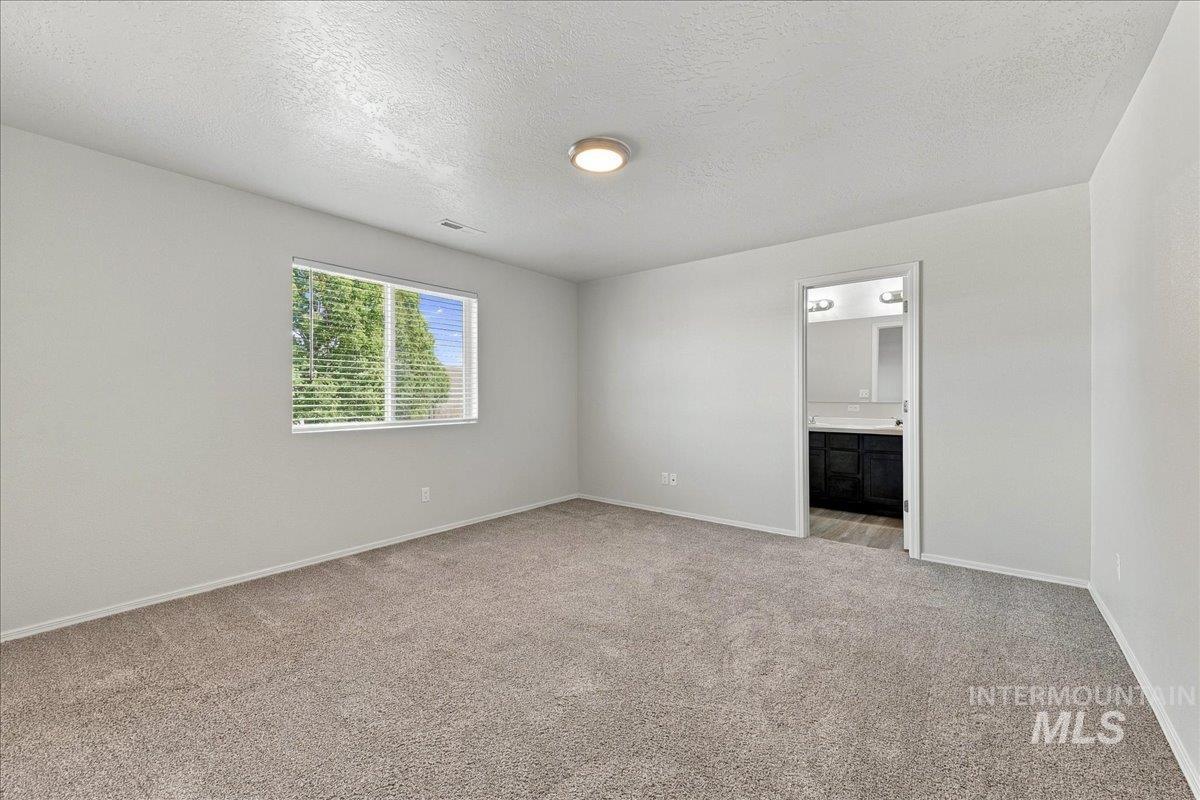 962 W Woodpine St Property Photo 15