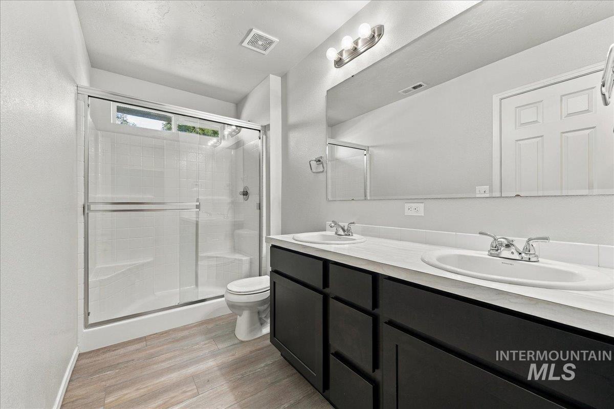 962 W Woodpine St Property Photo 17
