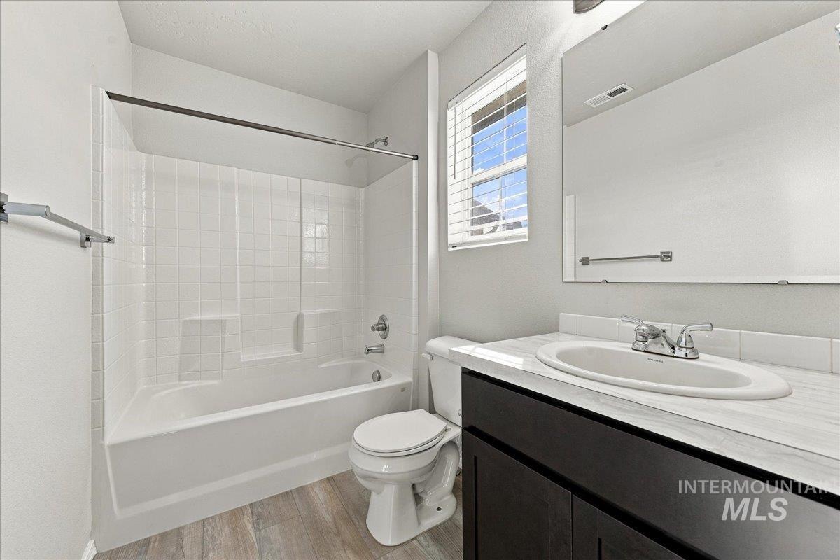962 W Woodpine St Property Photo 25