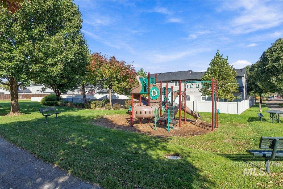 962 W Woodpine St Property Photo 29