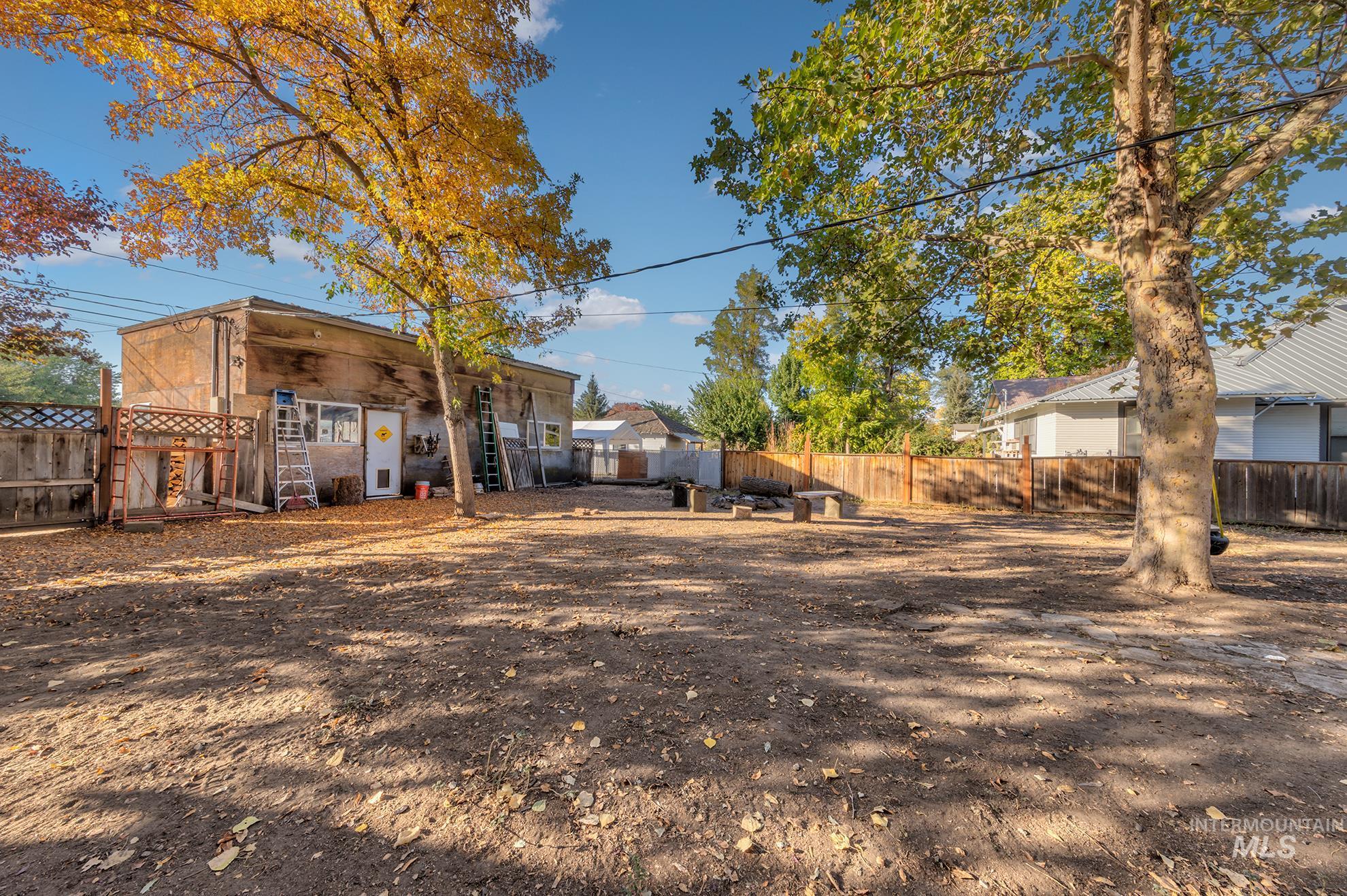 931 W 3rd St Property Photo 34