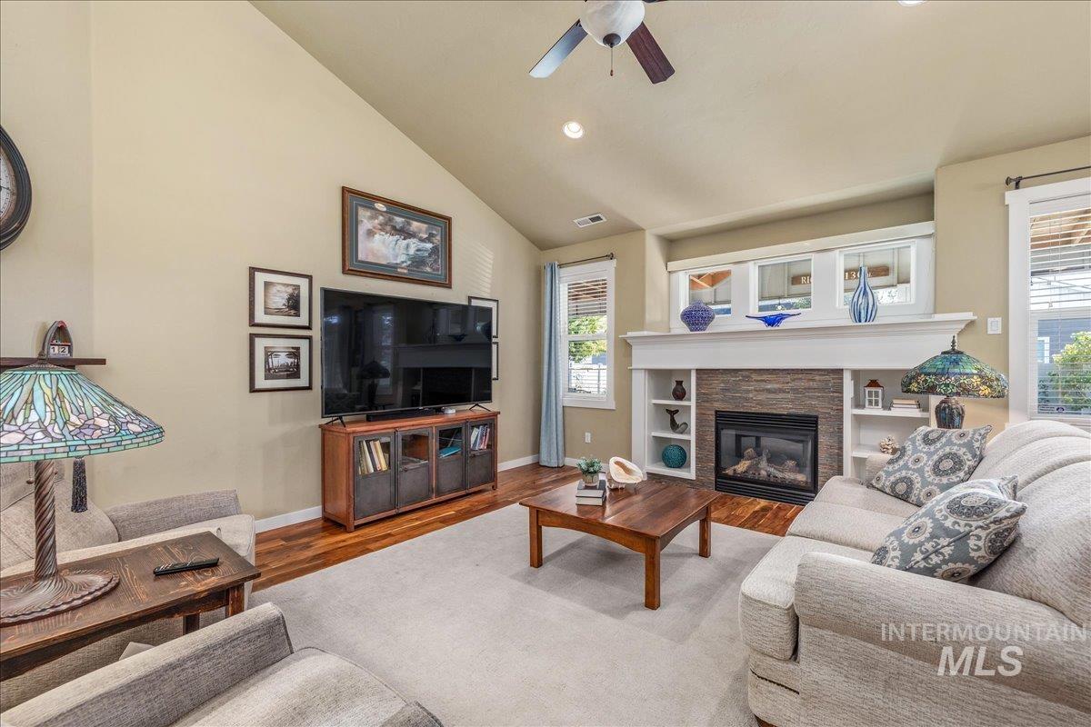 6633 Black Gold Street Property Photo 5