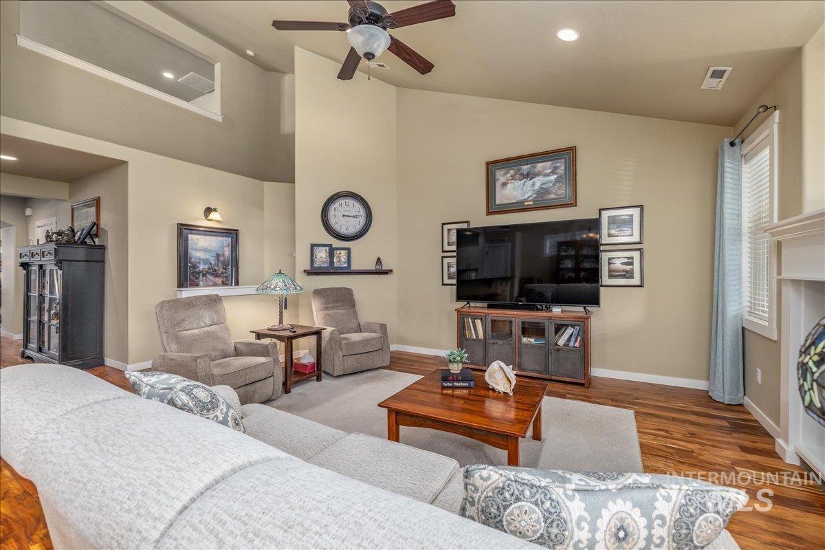 6633 Black Gold Street Property Photo 6