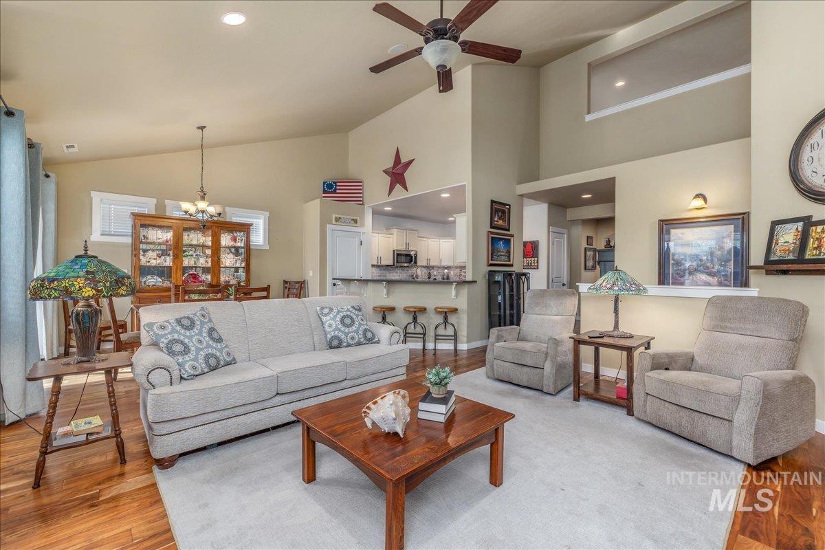 6633 Black Gold Street Property Photo 7