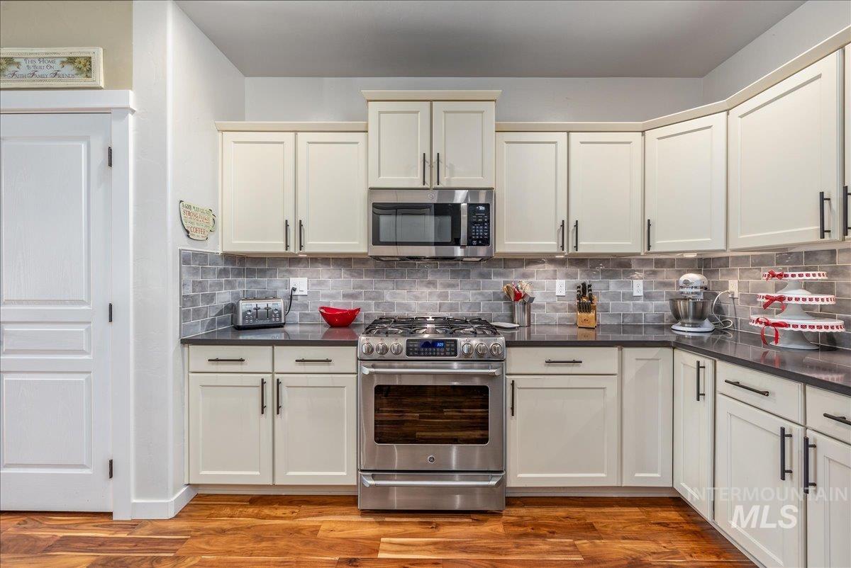 6633 Black Gold Street Property Photo 10