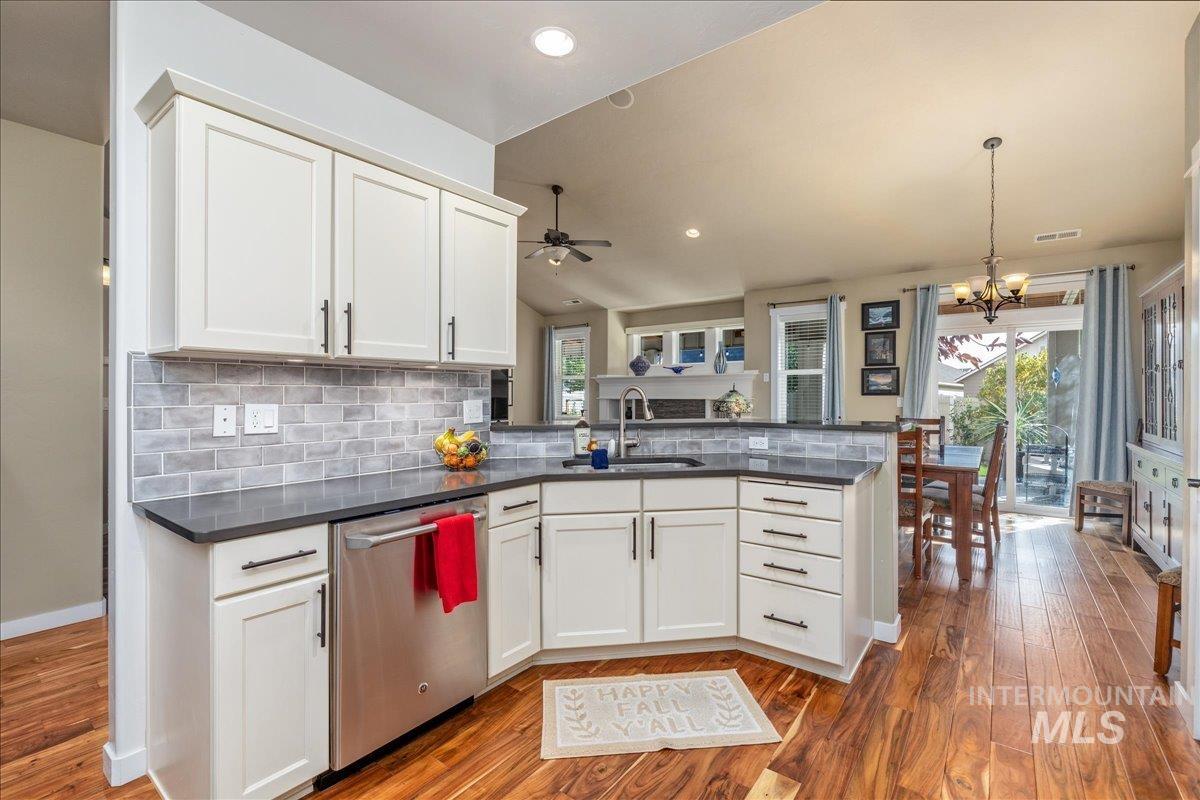 6633 Black Gold Street Property Photo 11