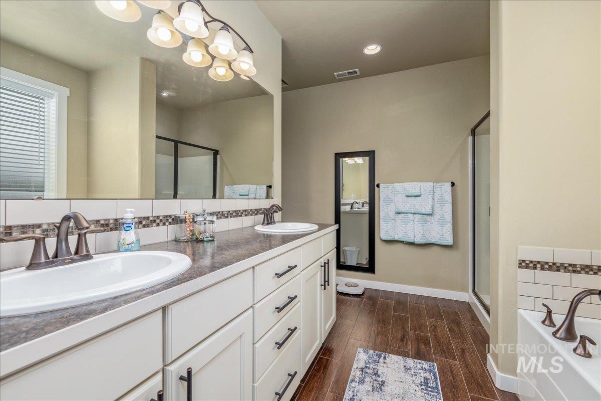 6633 Black Gold Street Property Photo 20