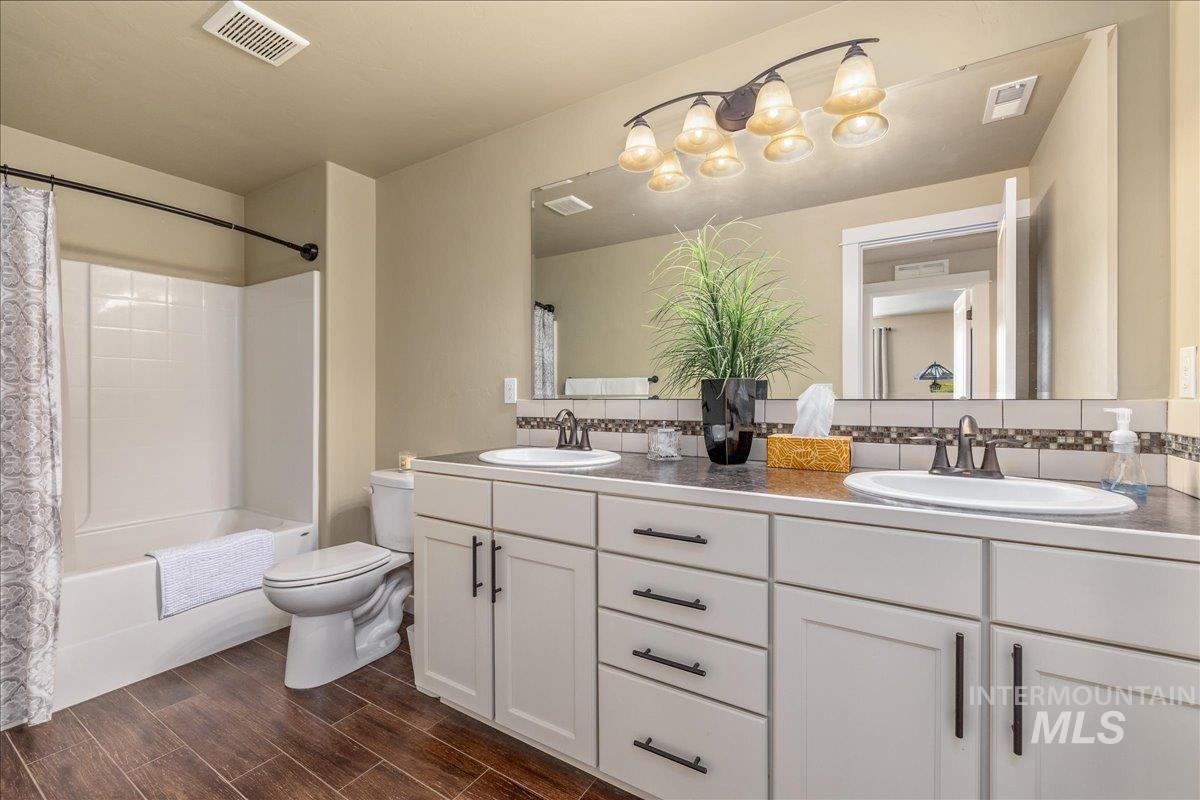 6633 Black Gold Street Property Photo 28