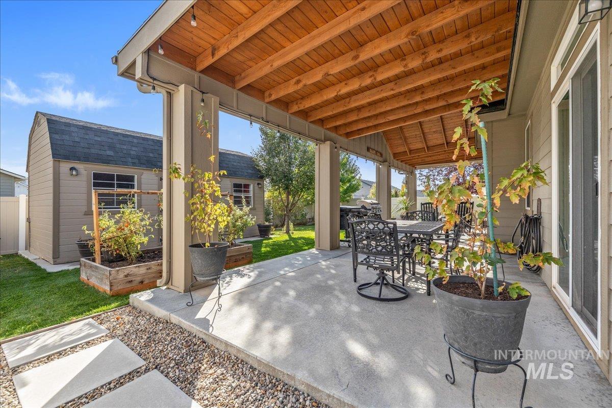 6633 Black Gold Street Property Photo 35