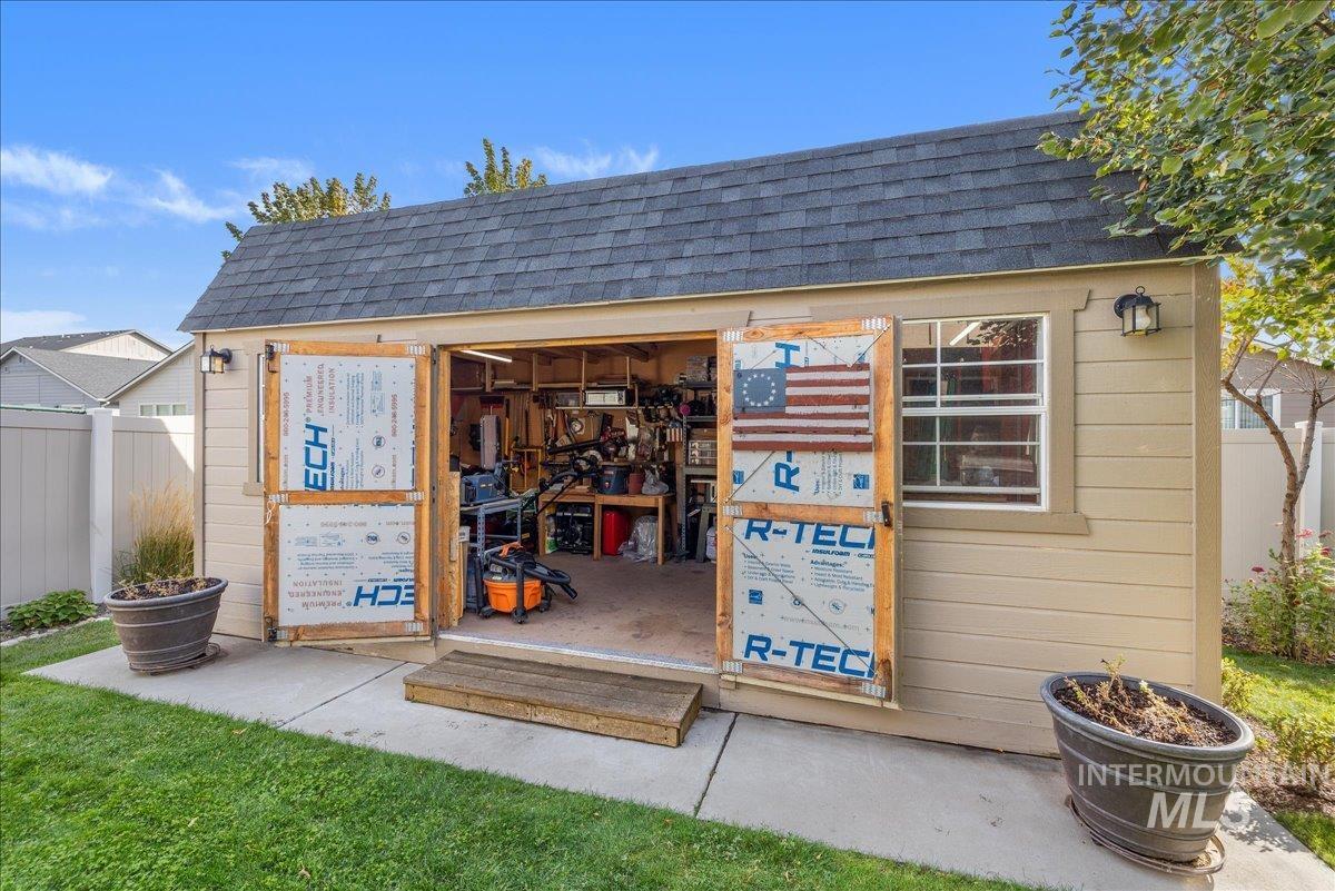 6633 Black Gold Street Property Photo 40