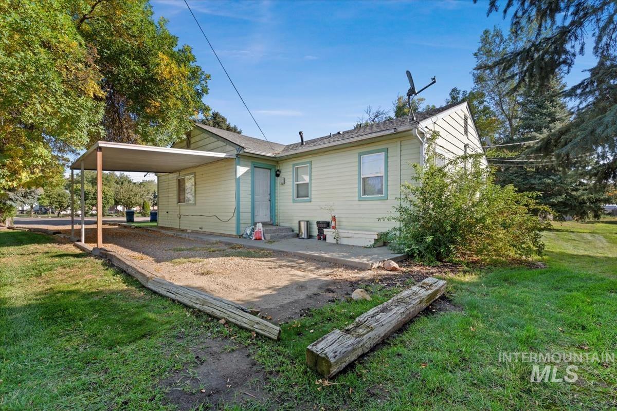 910 & 1015 E 9th S Street Property Photo 14