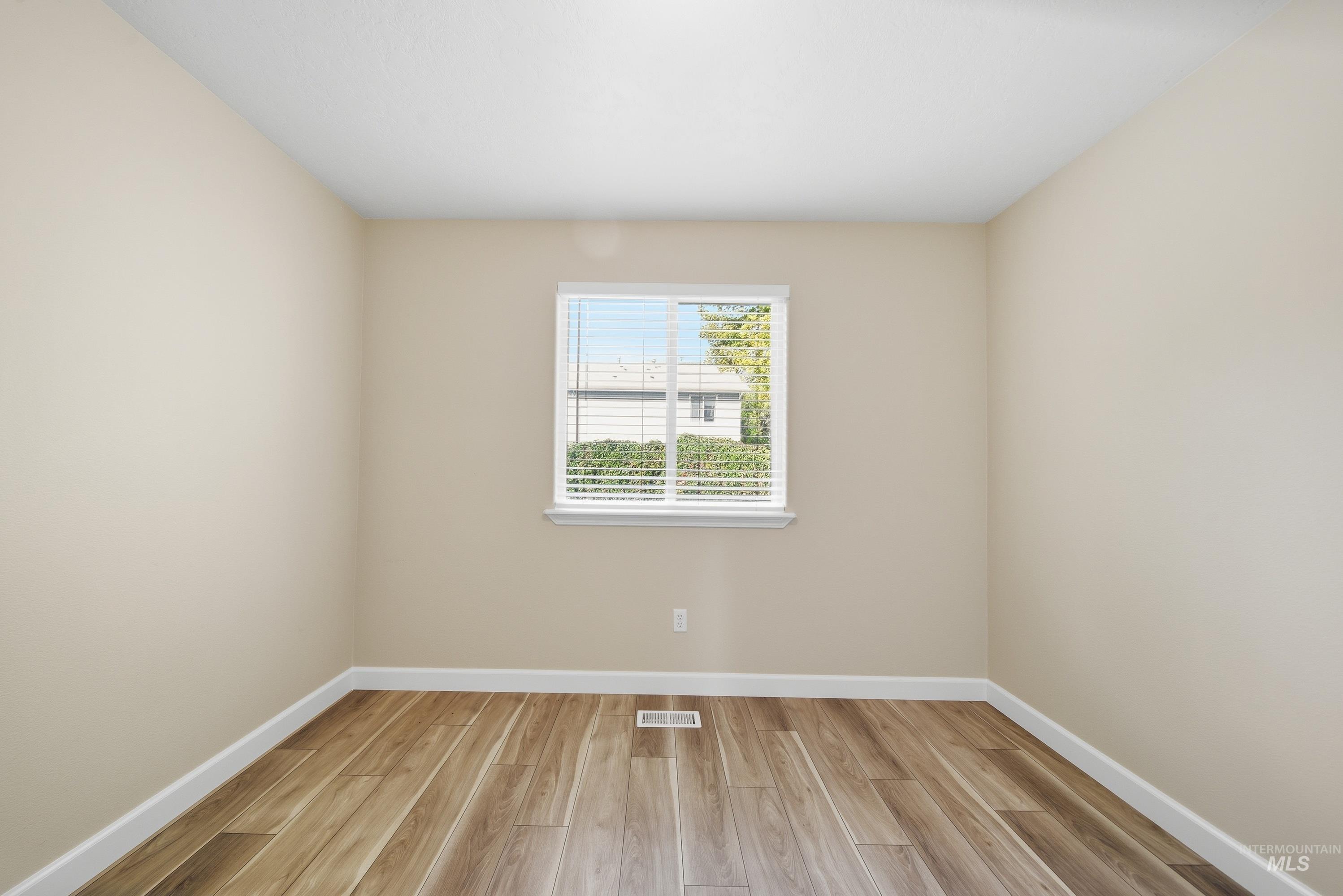 2059 N Eureka Ave Property Photo 16