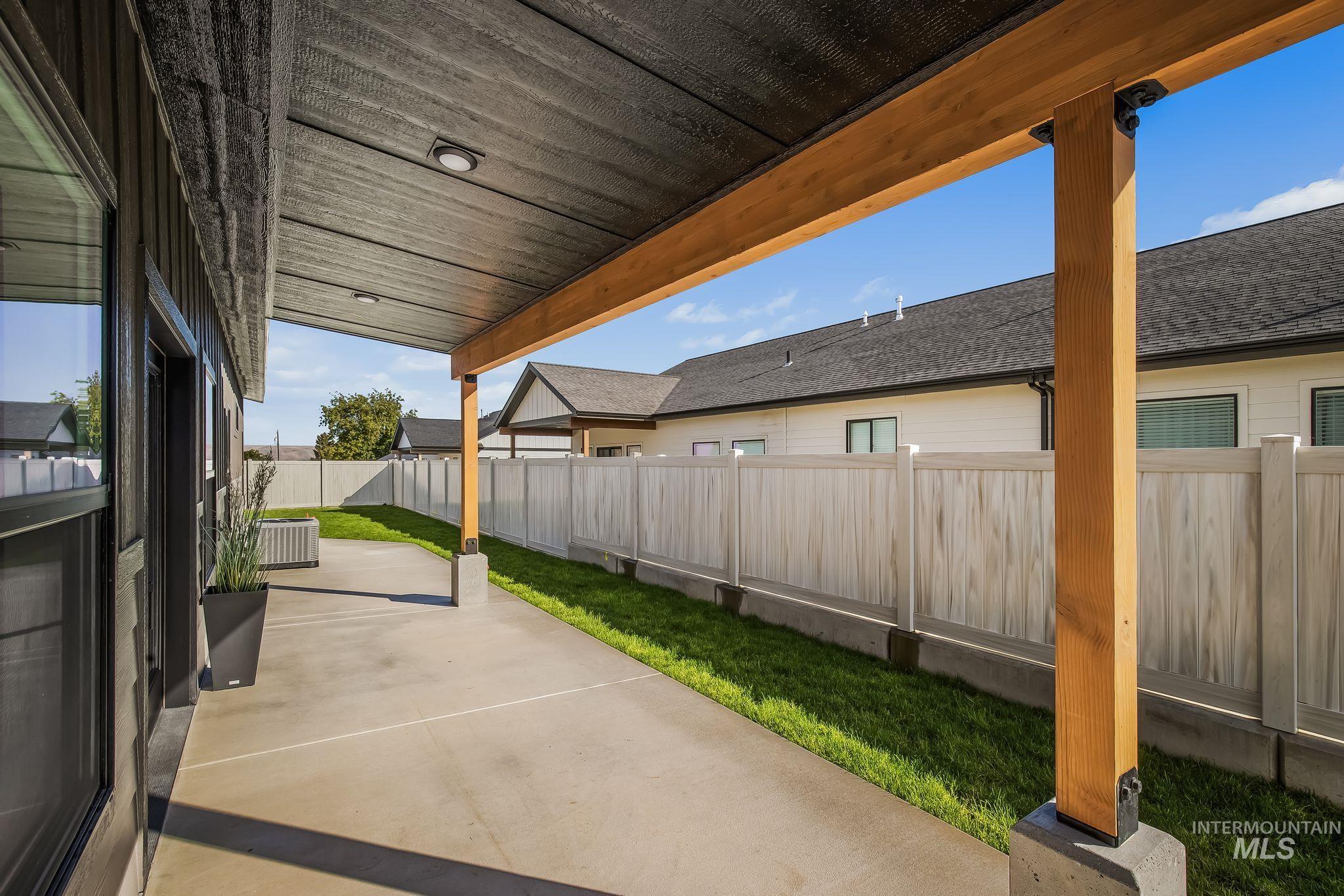 2139 Birch Property Photo 6