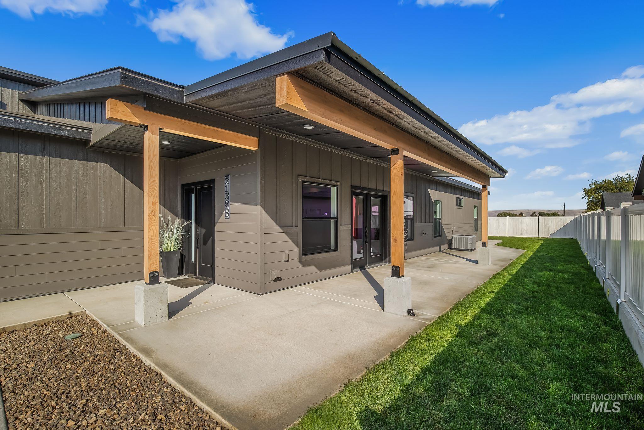 2139 Birch Property Photo 7