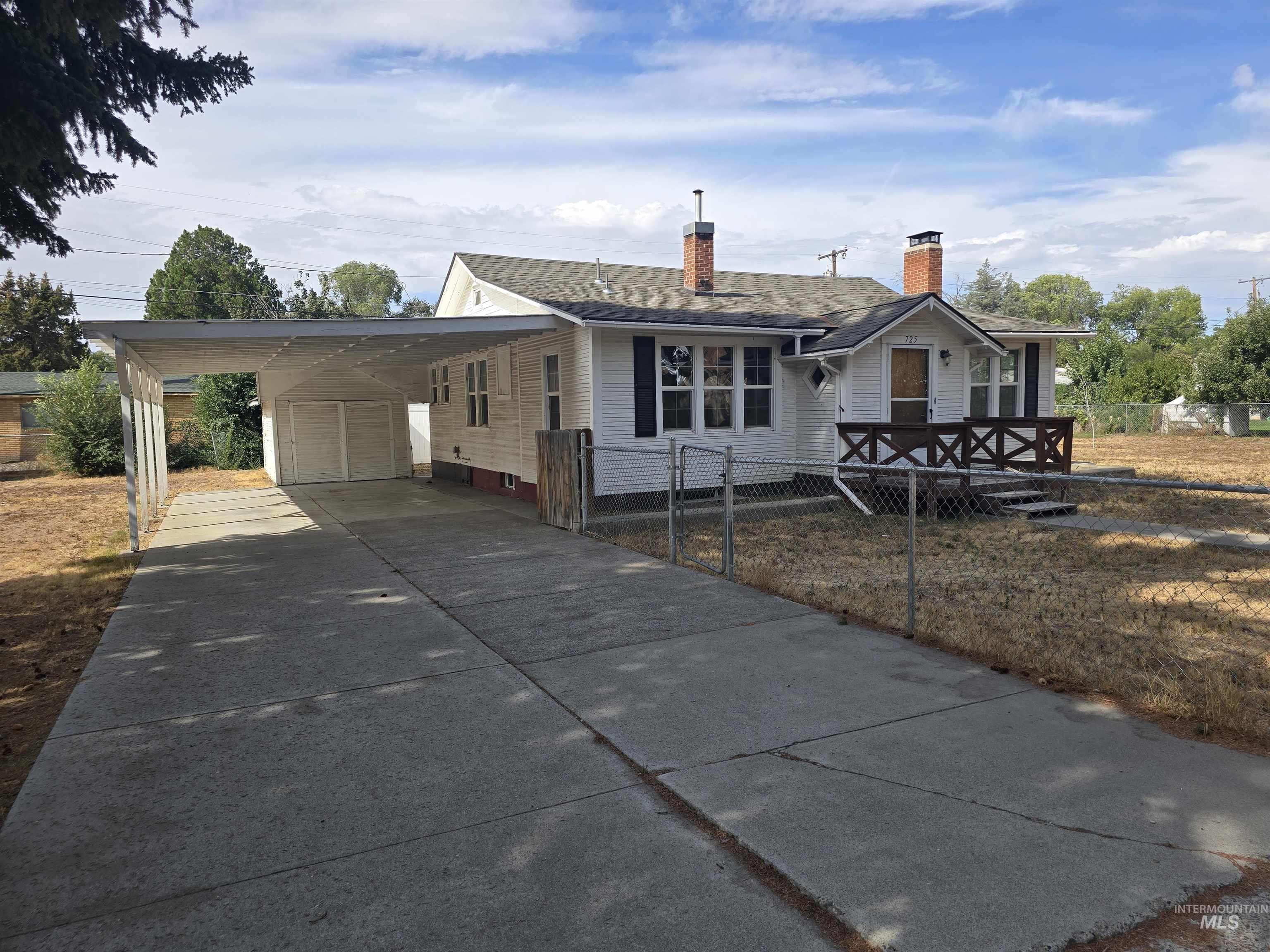 725 Oregon St. Property Photo 1