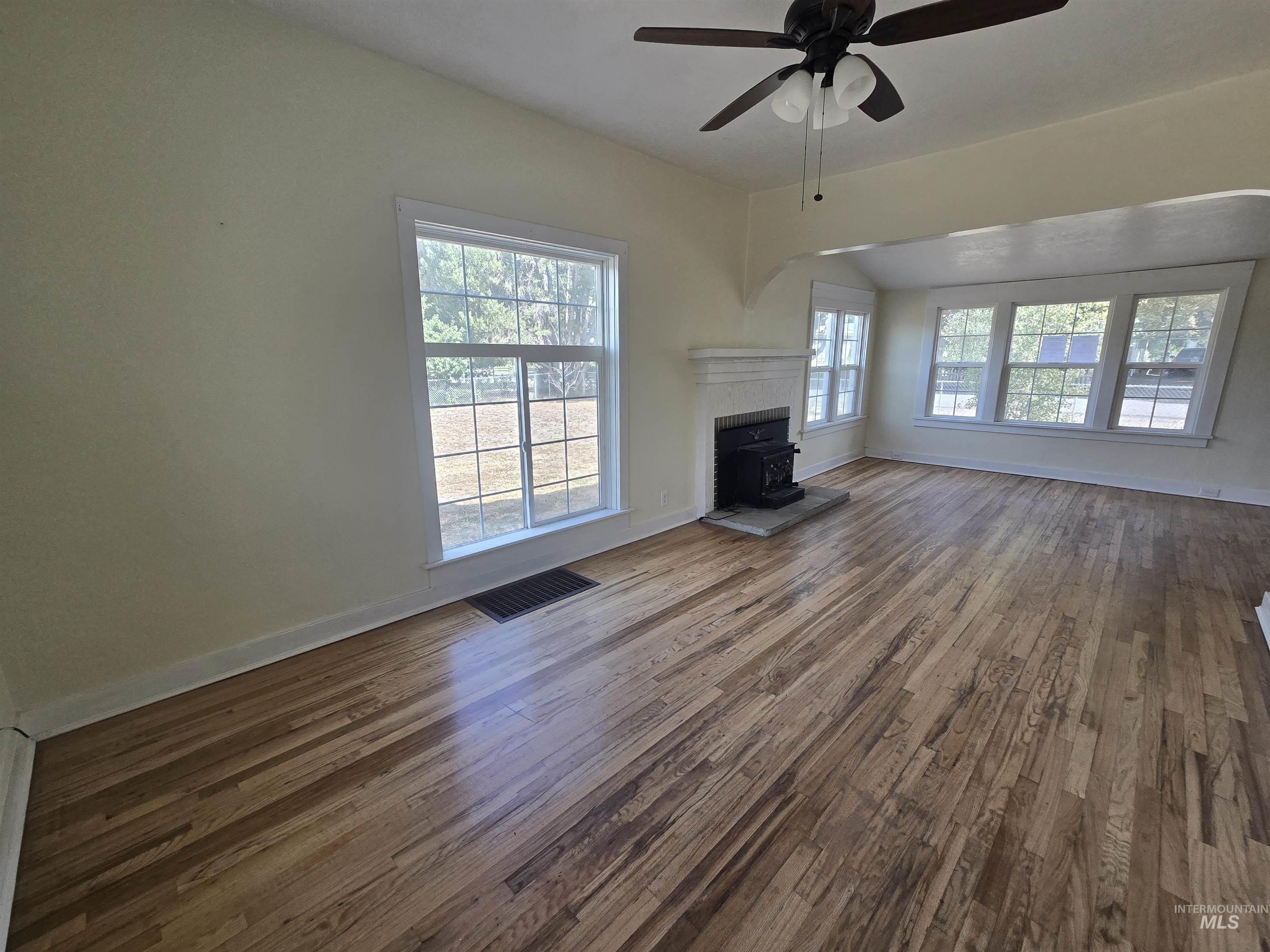 725 Oregon St. Property Photo 14