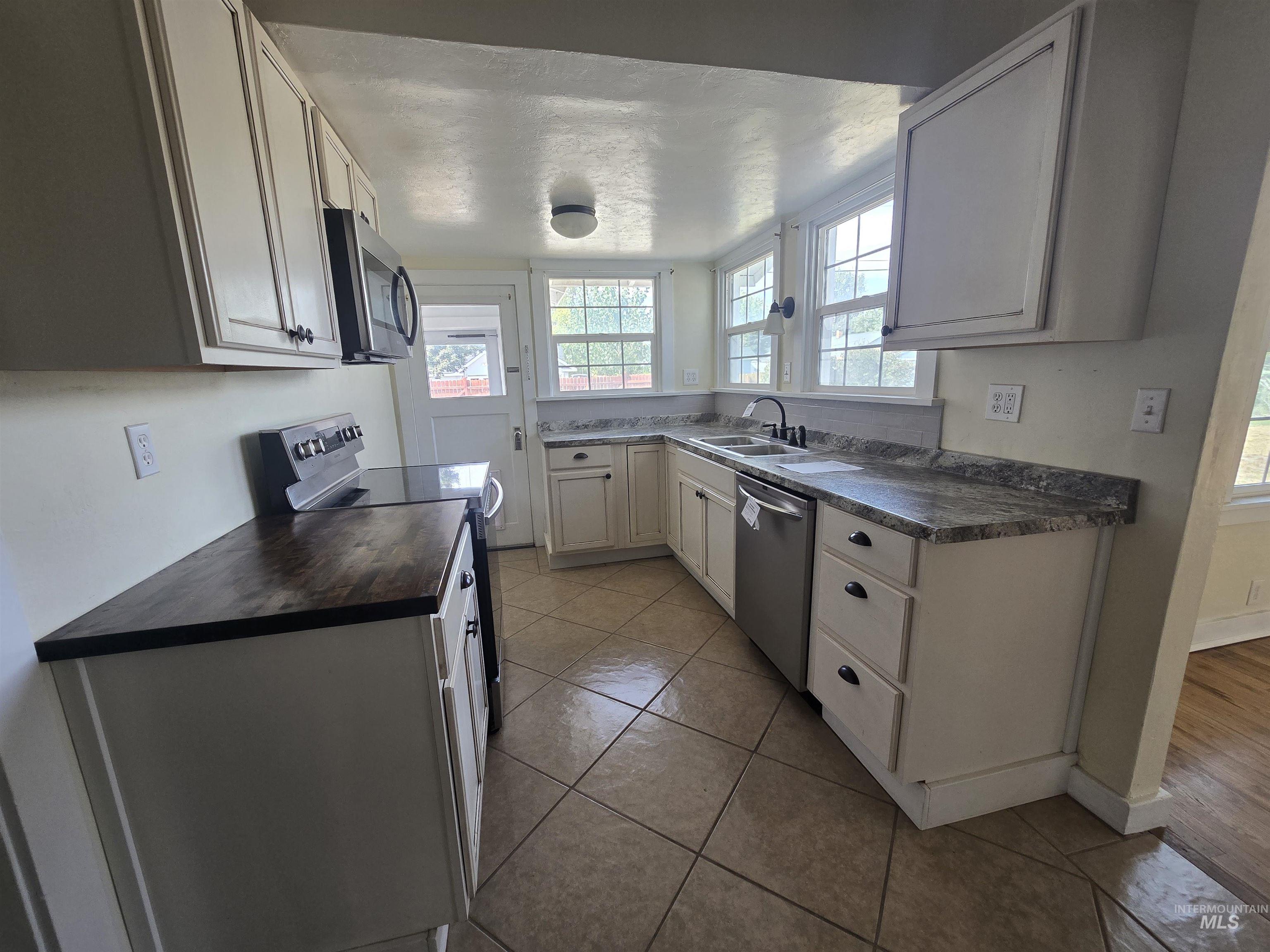 725 Oregon St. Property Photo 15